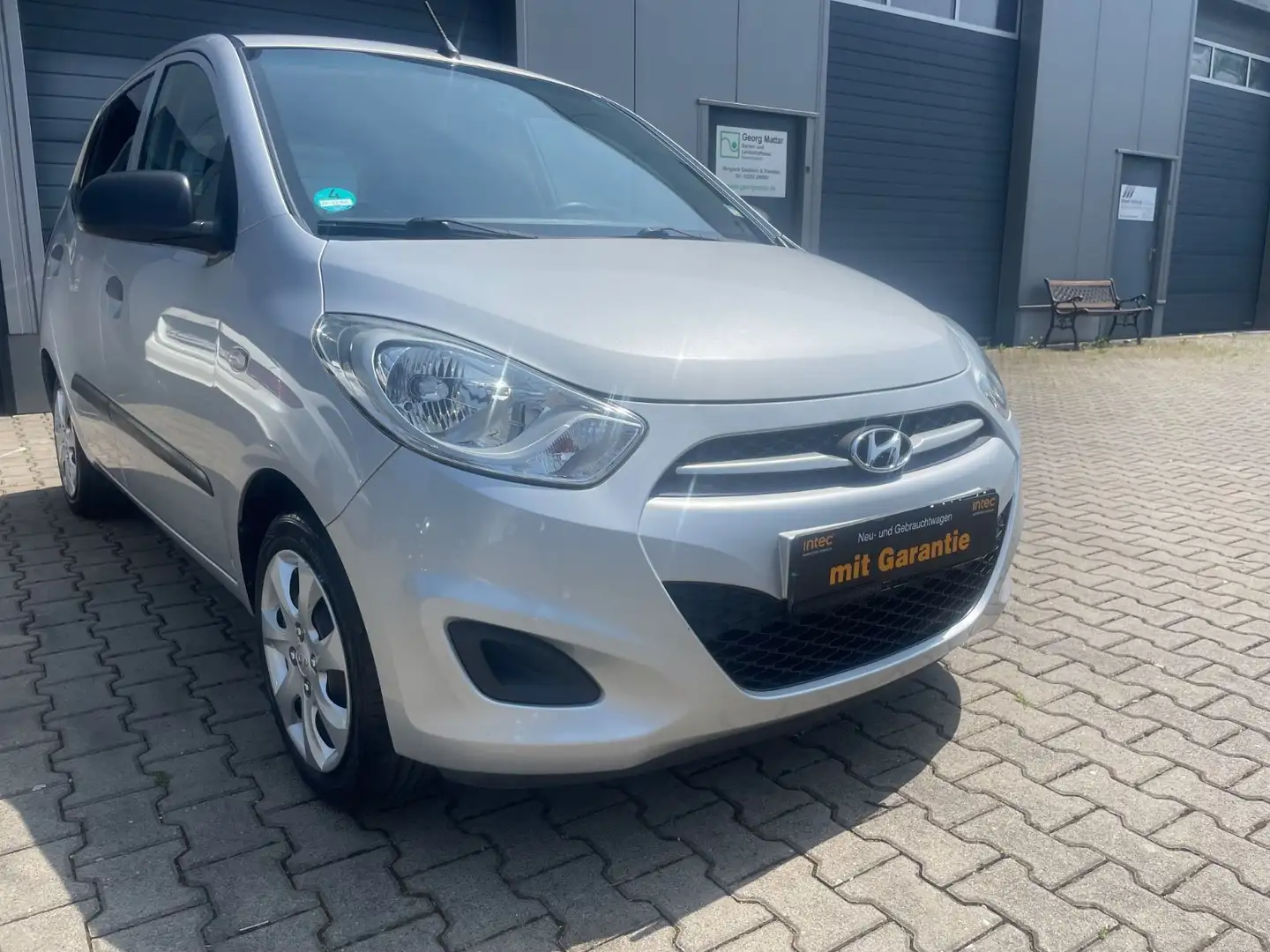Hyundai i10 1.1 Classic Silber - 2
