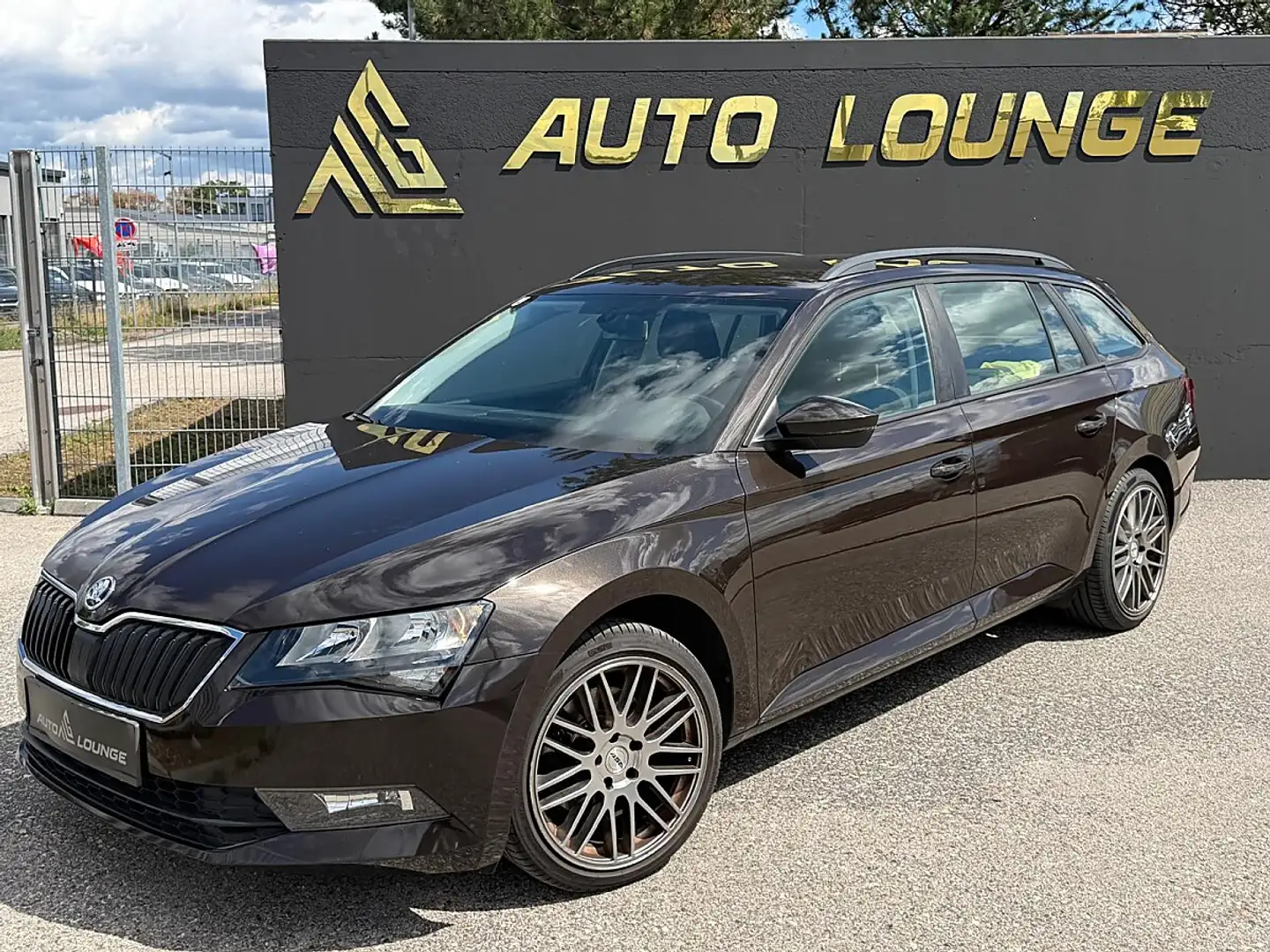 Skoda Superb 1,6 TDI Ambition Braun - 1