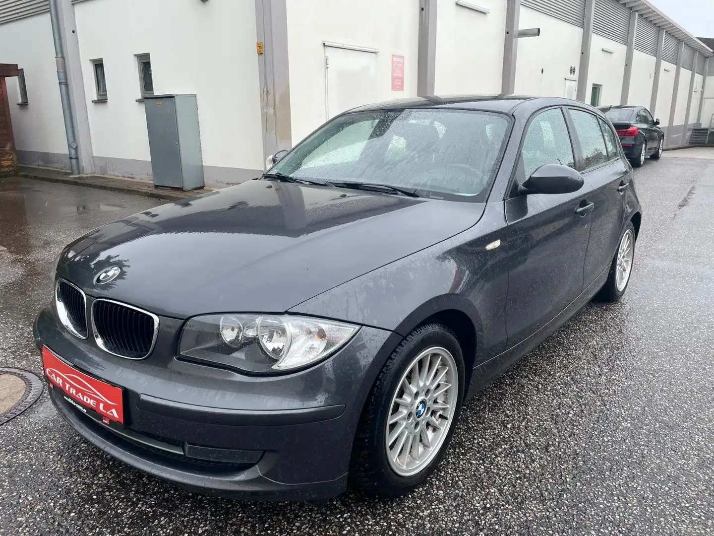 BMW 116 i Limousine *ALU/KLIMAAUTOMATIK* Grau - 1