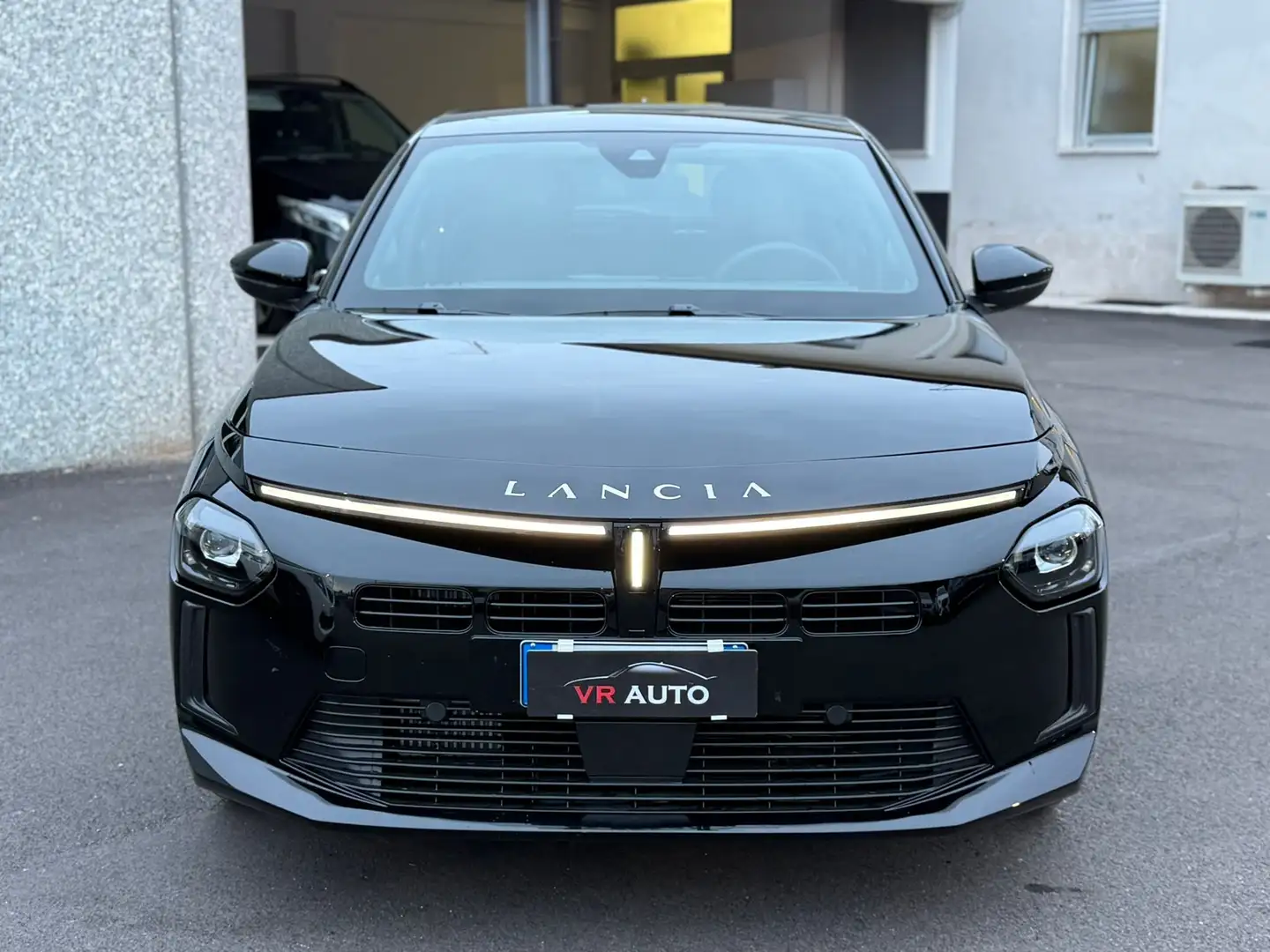 Lancia Ypsilon 1.2 HYBRID AUTOM. mhev 110cv e-dct PROMO FIN Noir - 2