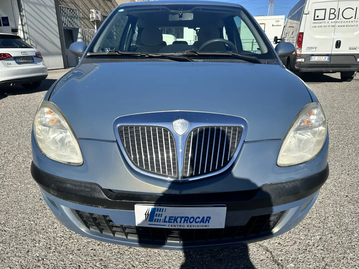 Lancia Ypsilon 1.2 8v Oro - 2