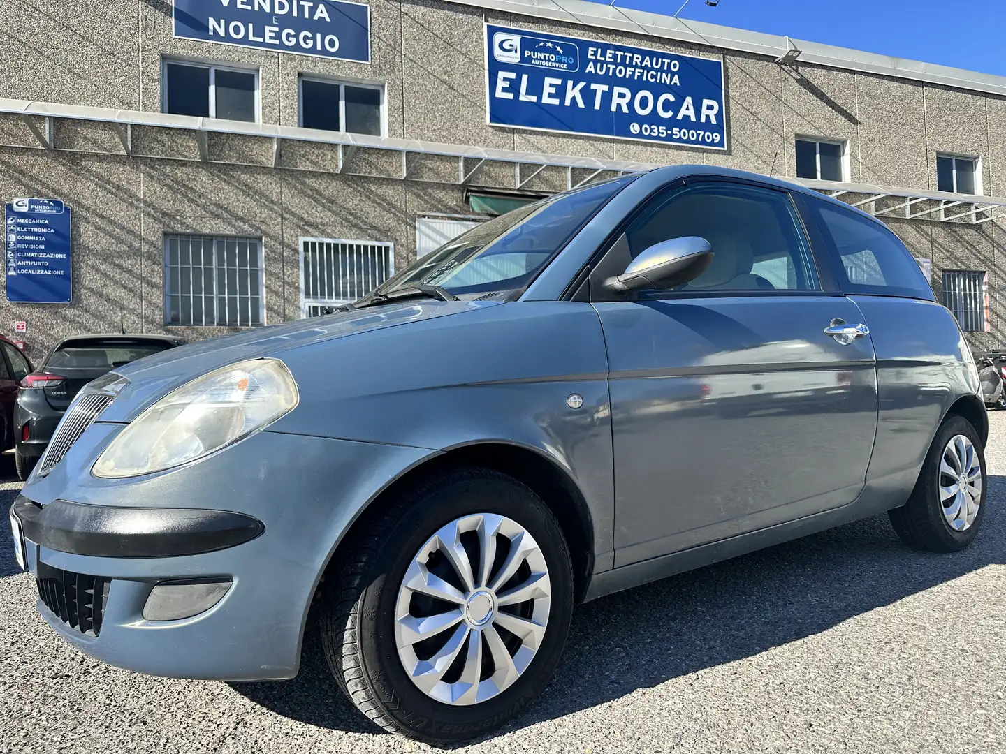 Lancia Ypsilon 1.2 8v Oro - 1