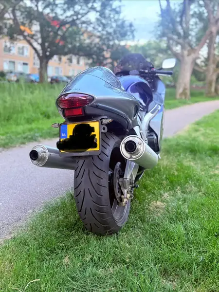 Suzuki GSX 1300 - foto 6