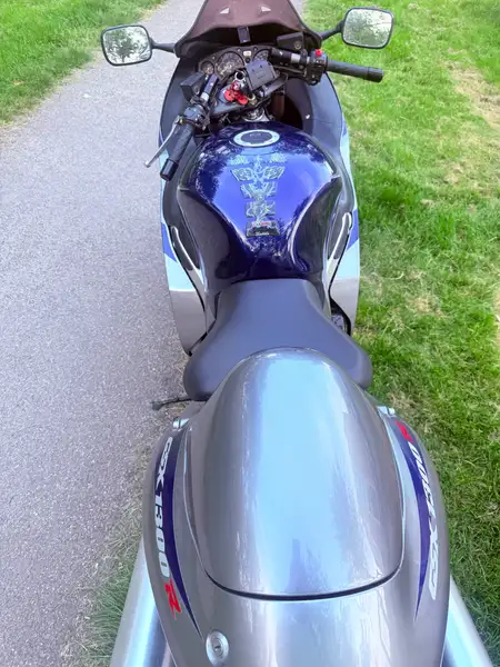 Suzuki GSX 1300 - foto 4