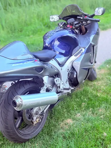 Suzuki GSX 1300 - foto 2