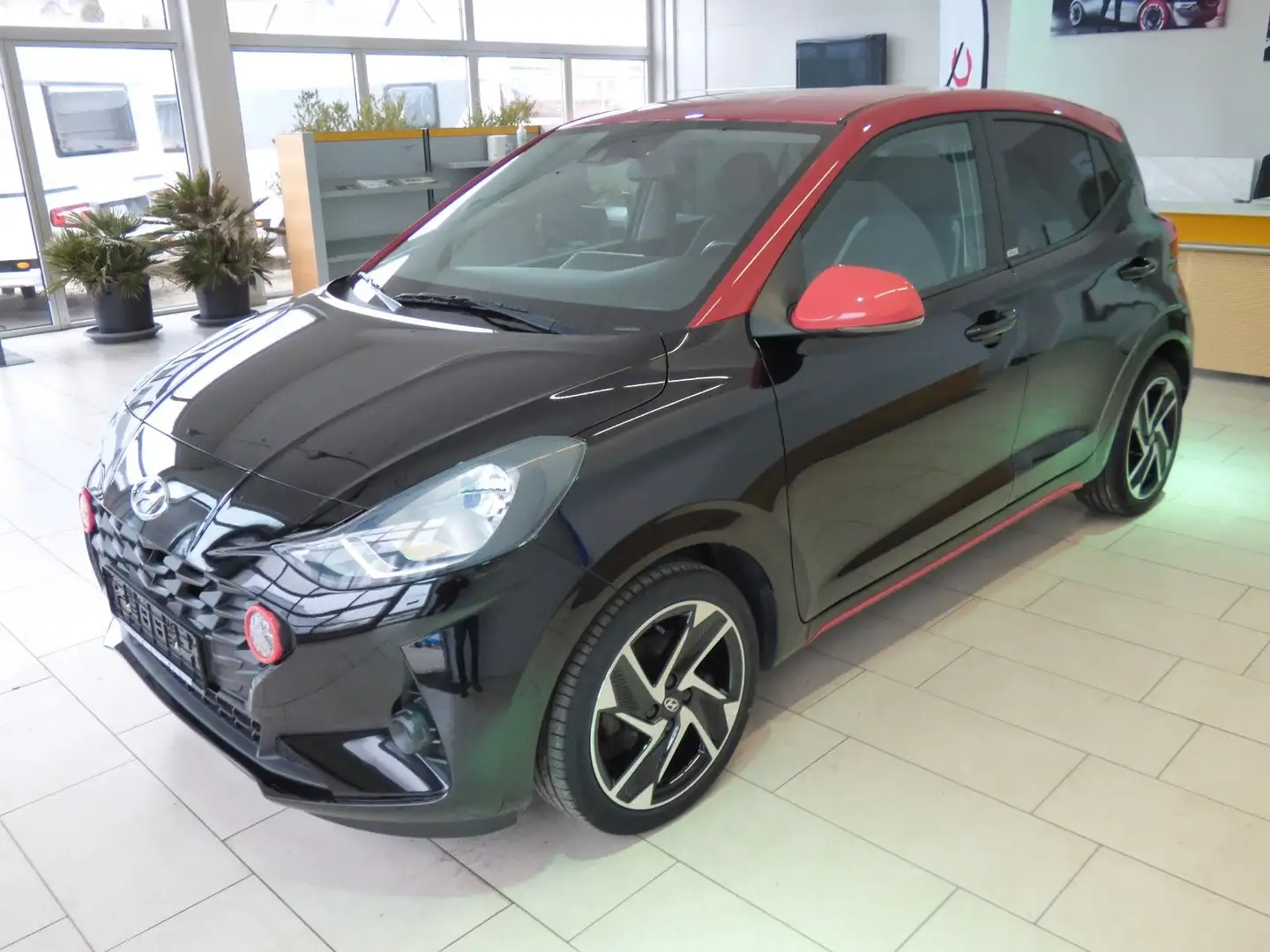 Hyundai i10 Trend Kamera, Navi, Sitzheizung .. Noir - 1