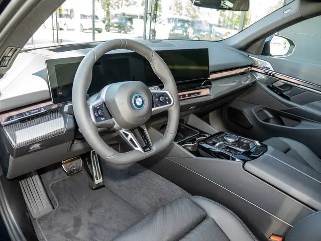 BMW I5 view 3