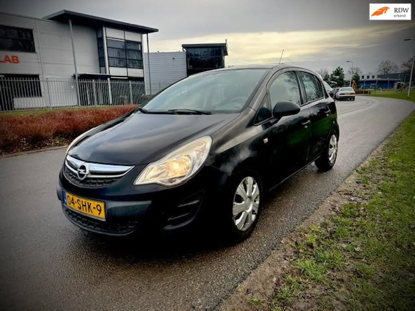 Opel Corsa 1.3 CDTi EcoFlex S/S Business Edition, airco, NAP, Zwart - 1