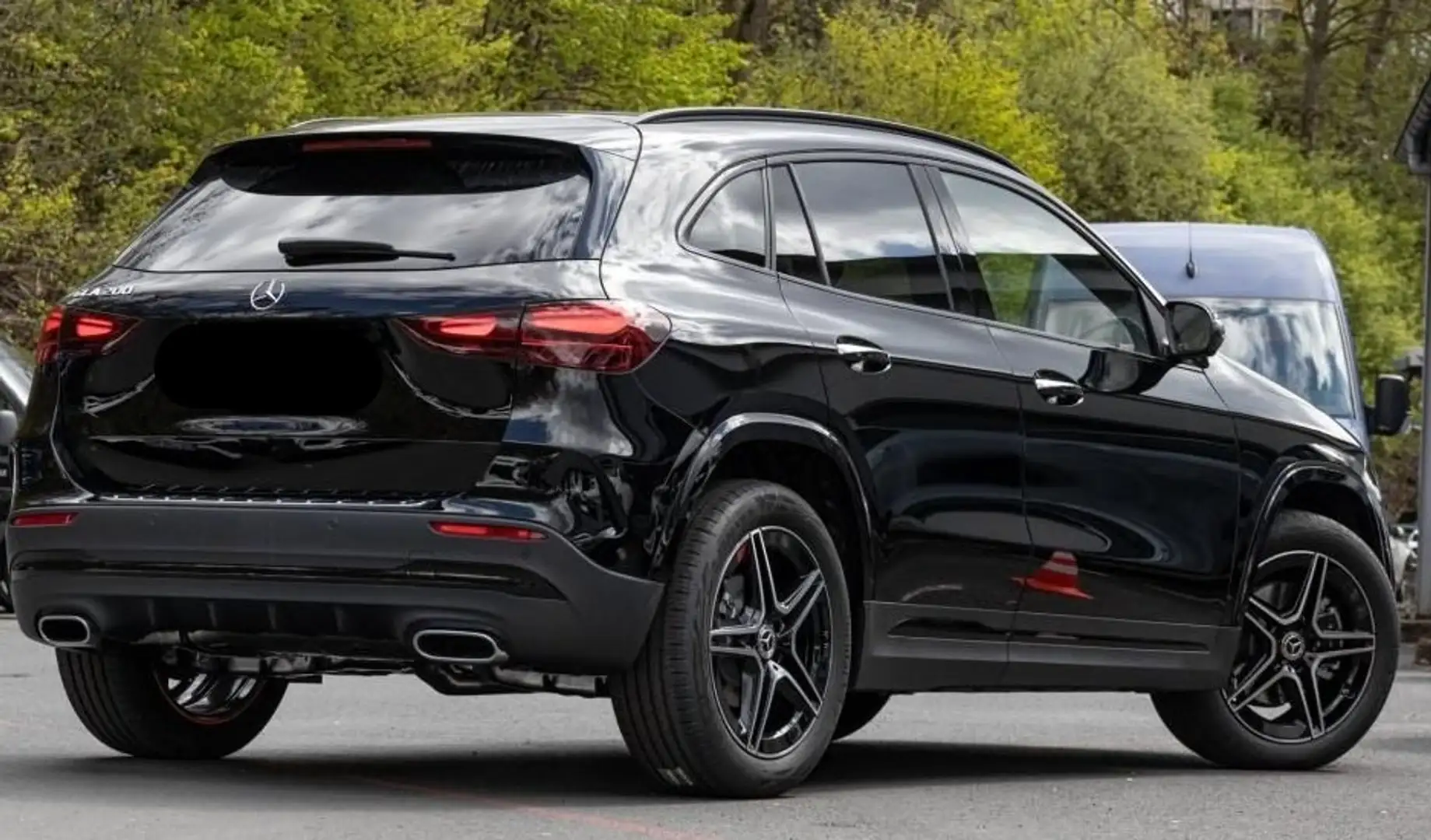 Mercedes-Benz GLA 200 Luxury Line Zwart - 1