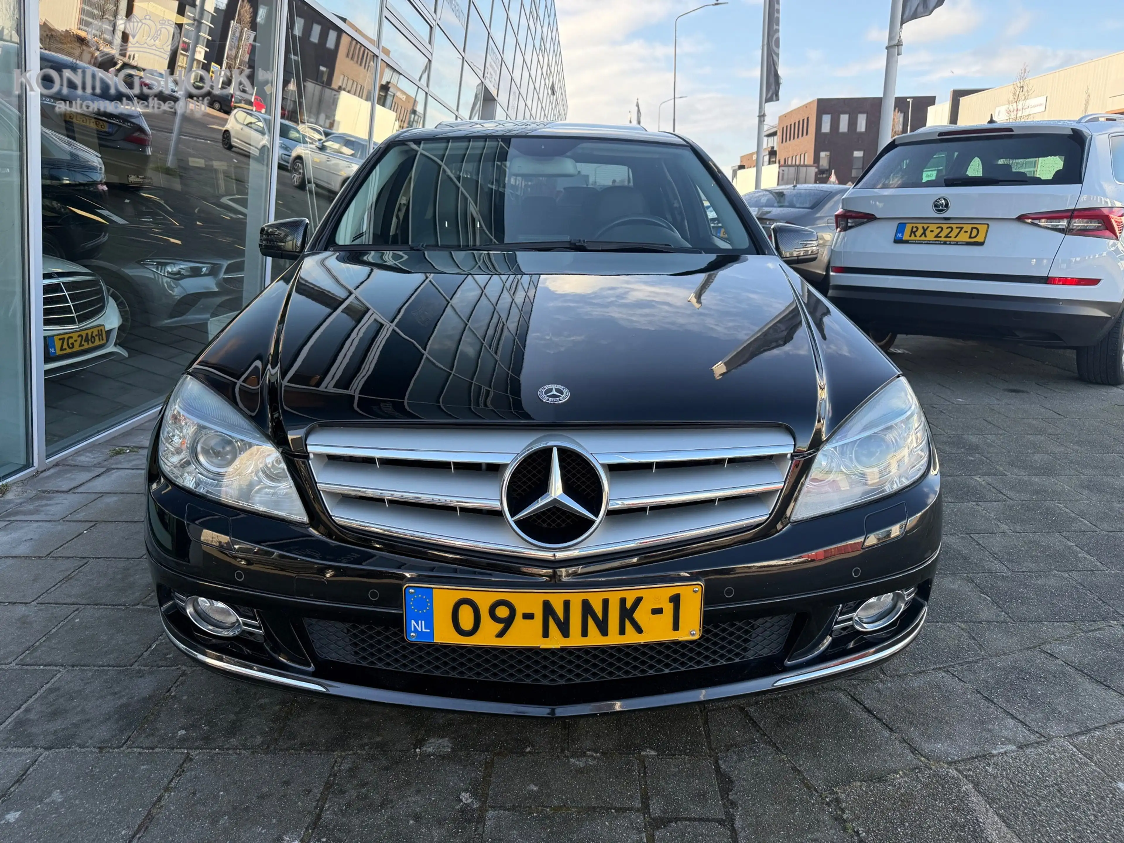 Mercedes-Benz C 350 CGI BlueEFFICIENCY Elegance — photo 2