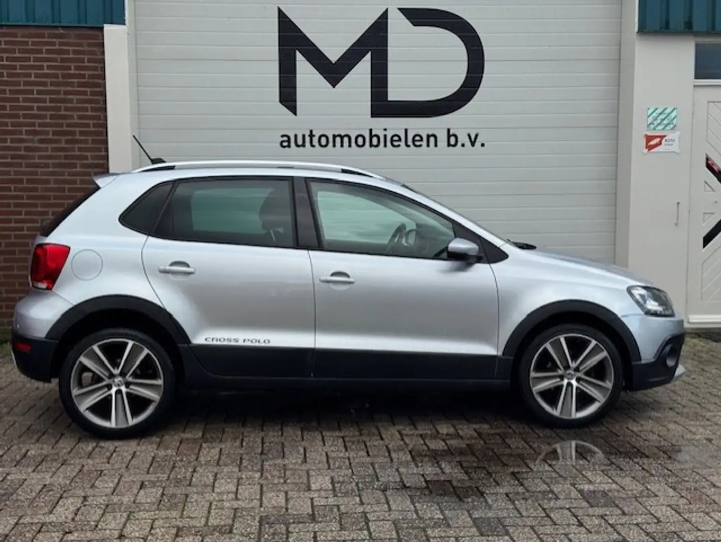 Volkswagen Polo Cross 1.2 TSI - LED - Climate - Cruise - NAP Gris - 2