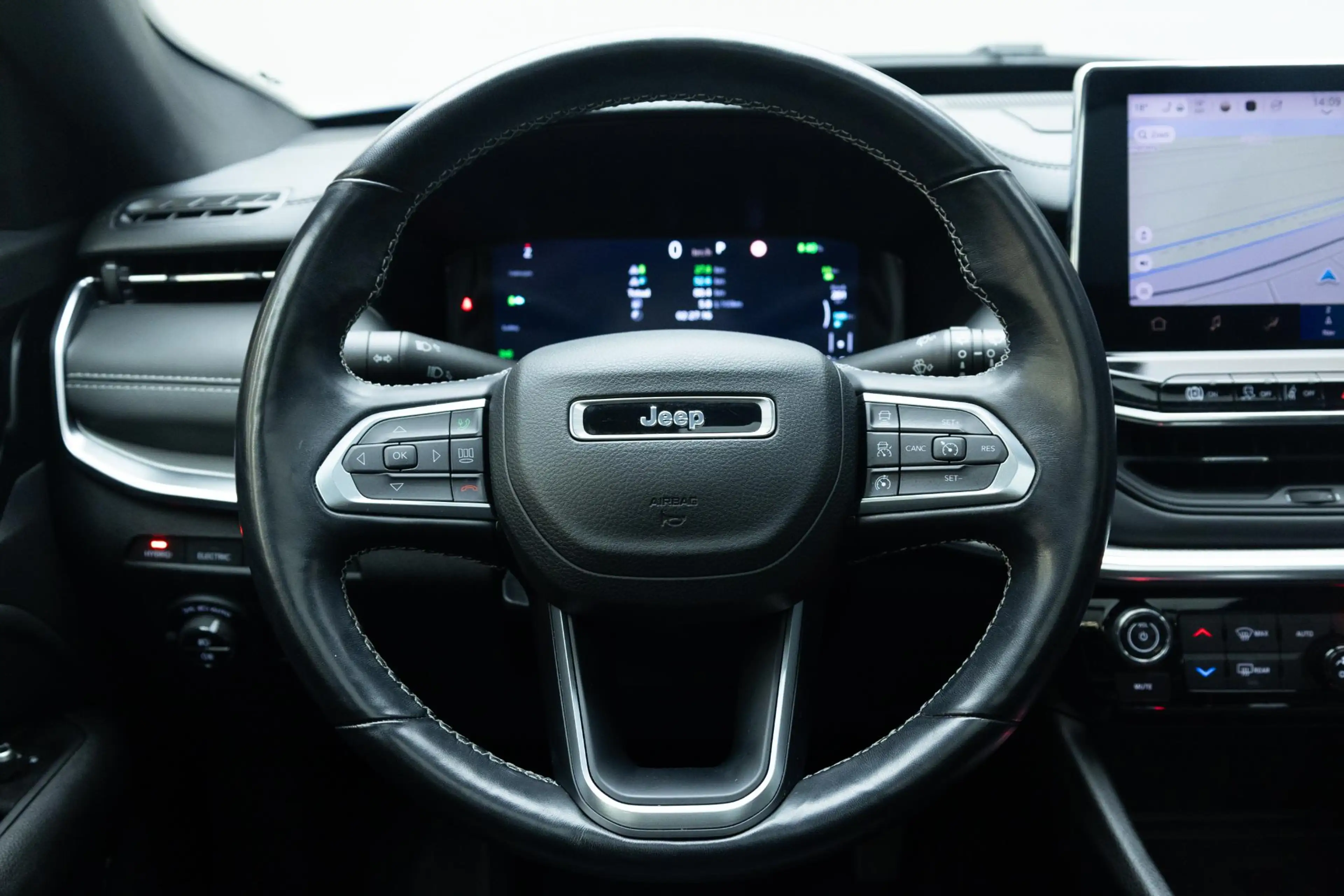 Jeep Compass 4xe 240 Plug-in Hybrid Electric S | Panorama-dak | — photo 23