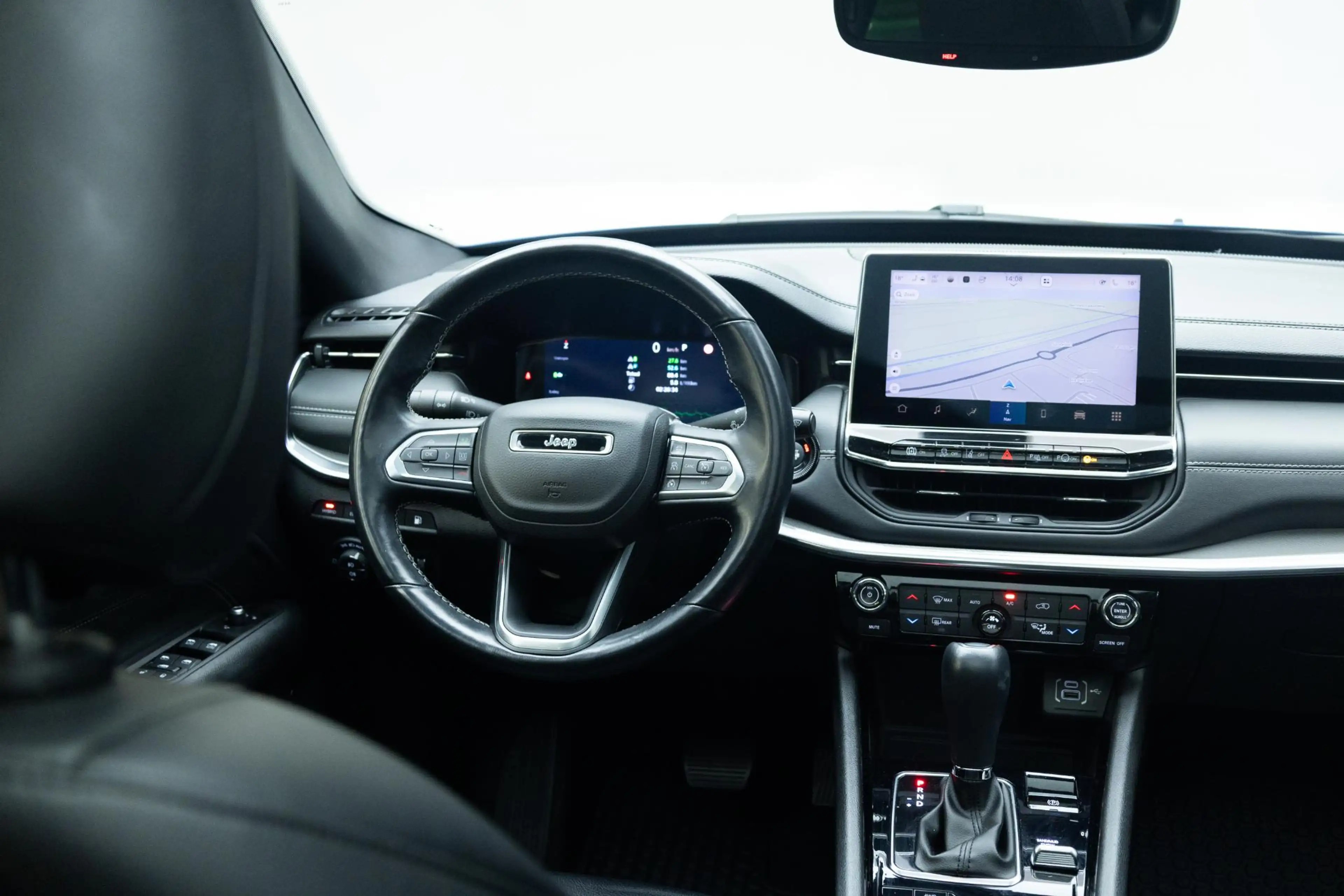 Jeep Compass 4xe 240 Plug-in Hybrid Electric S | Panorama-dak | — photo 22