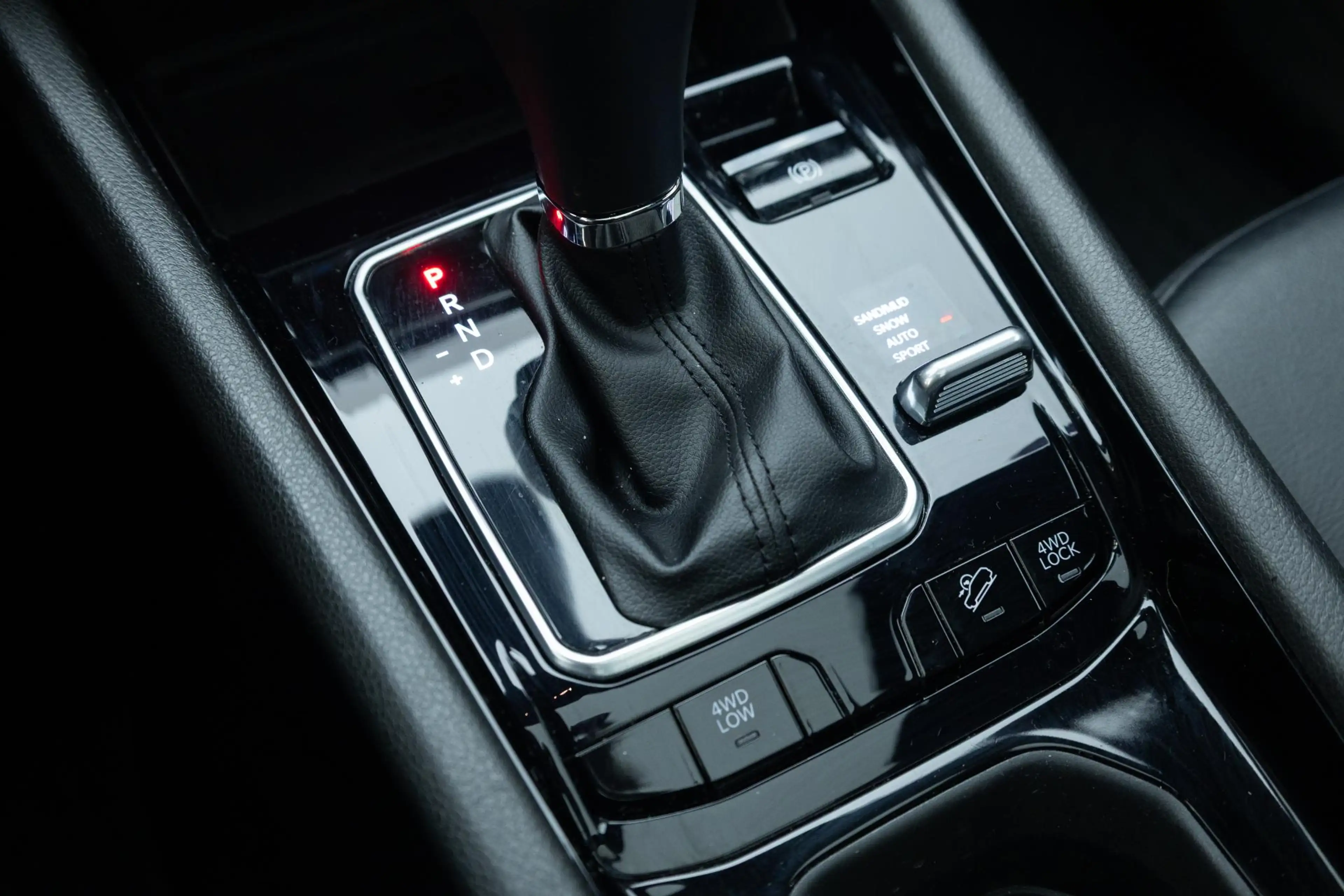 Jeep Compass 4xe 240 Plug-in Hybrid Electric S | Panorama-dak | — photo 11