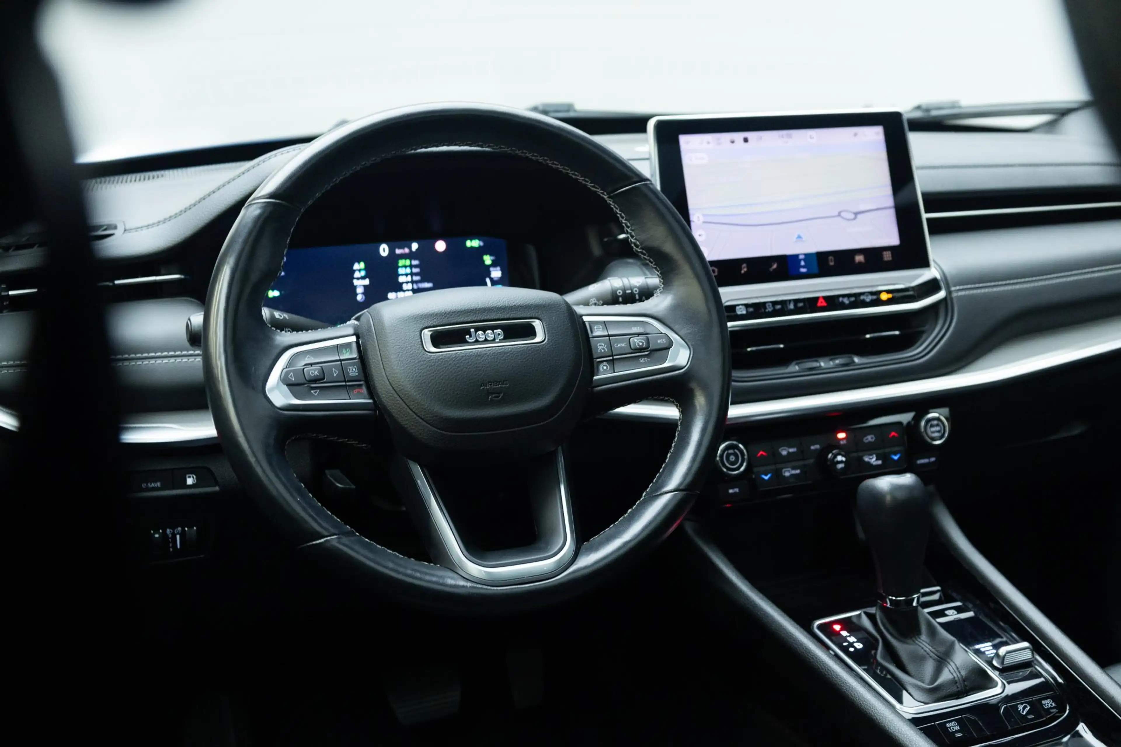 Jeep Compass 4xe 240 Plug-in Hybrid Electric S | Panorama-dak | — photo 9