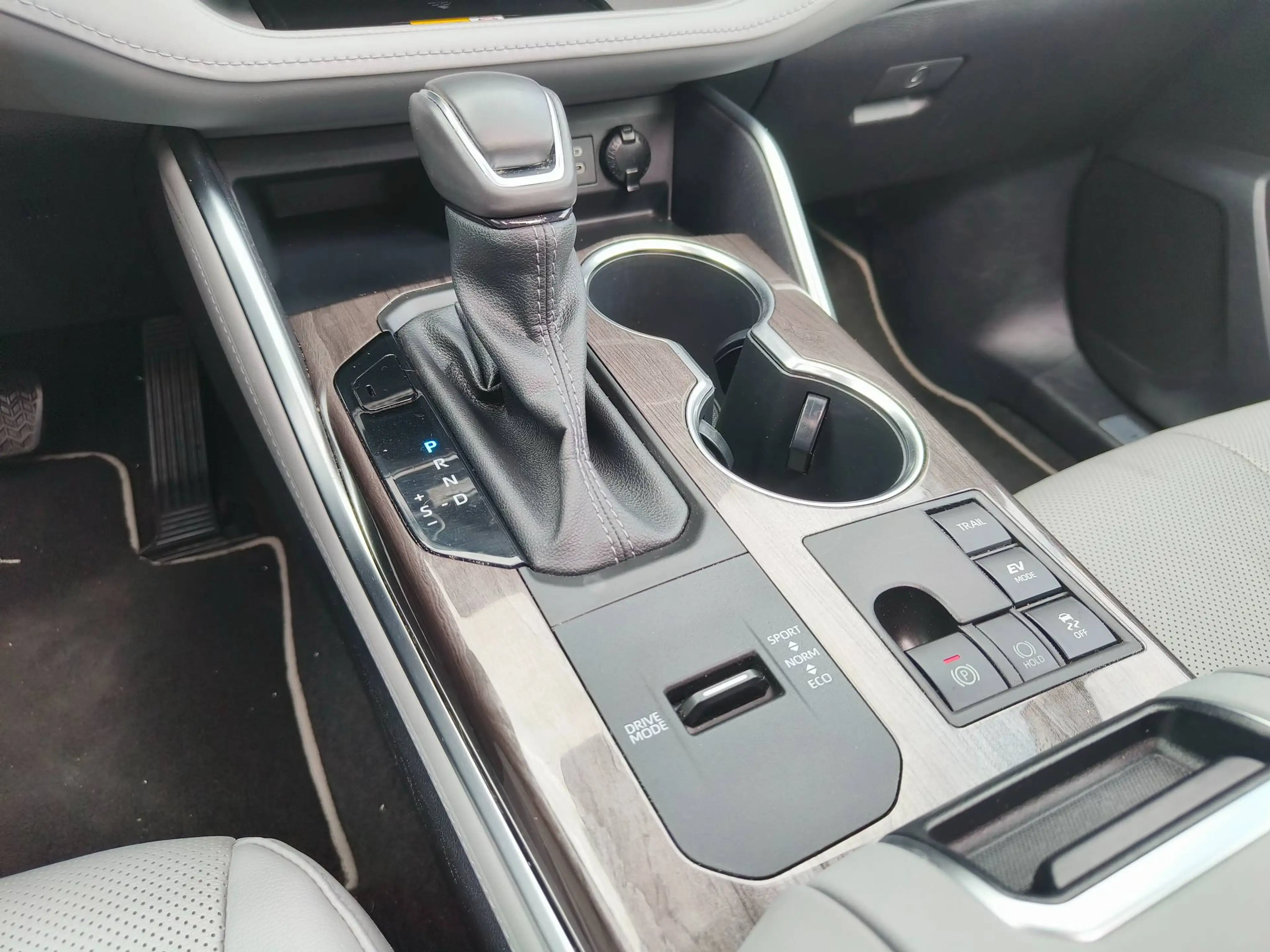 Toyota Highlander Hybrid 2.5 AWD Luxury 7seats Pano/ACC/360/HUD — photo 12