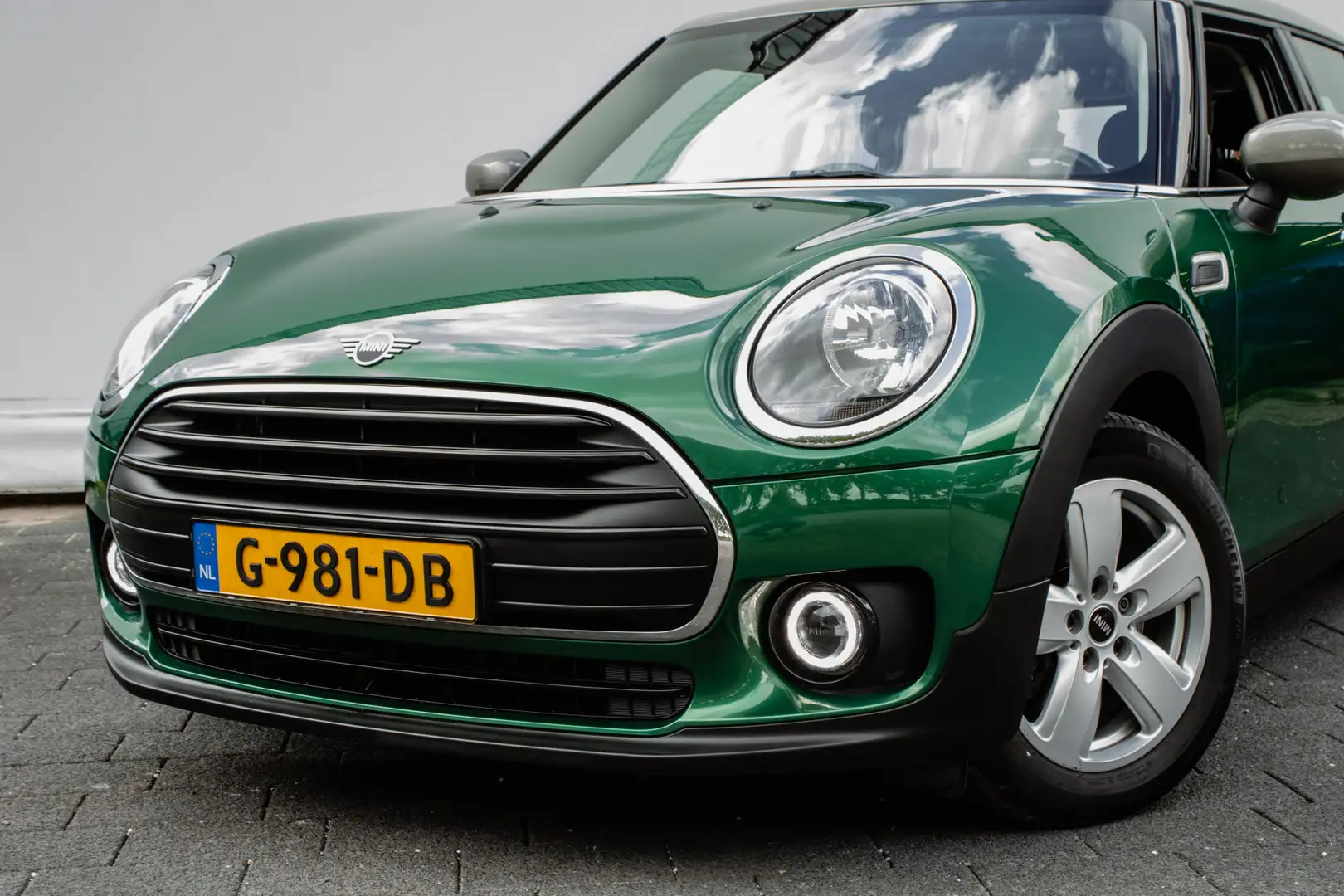 MINI Cooper Clubman Mini 1.5 136pk Navigatie/ Carplay/ Stoelverwarming Groen - 2
