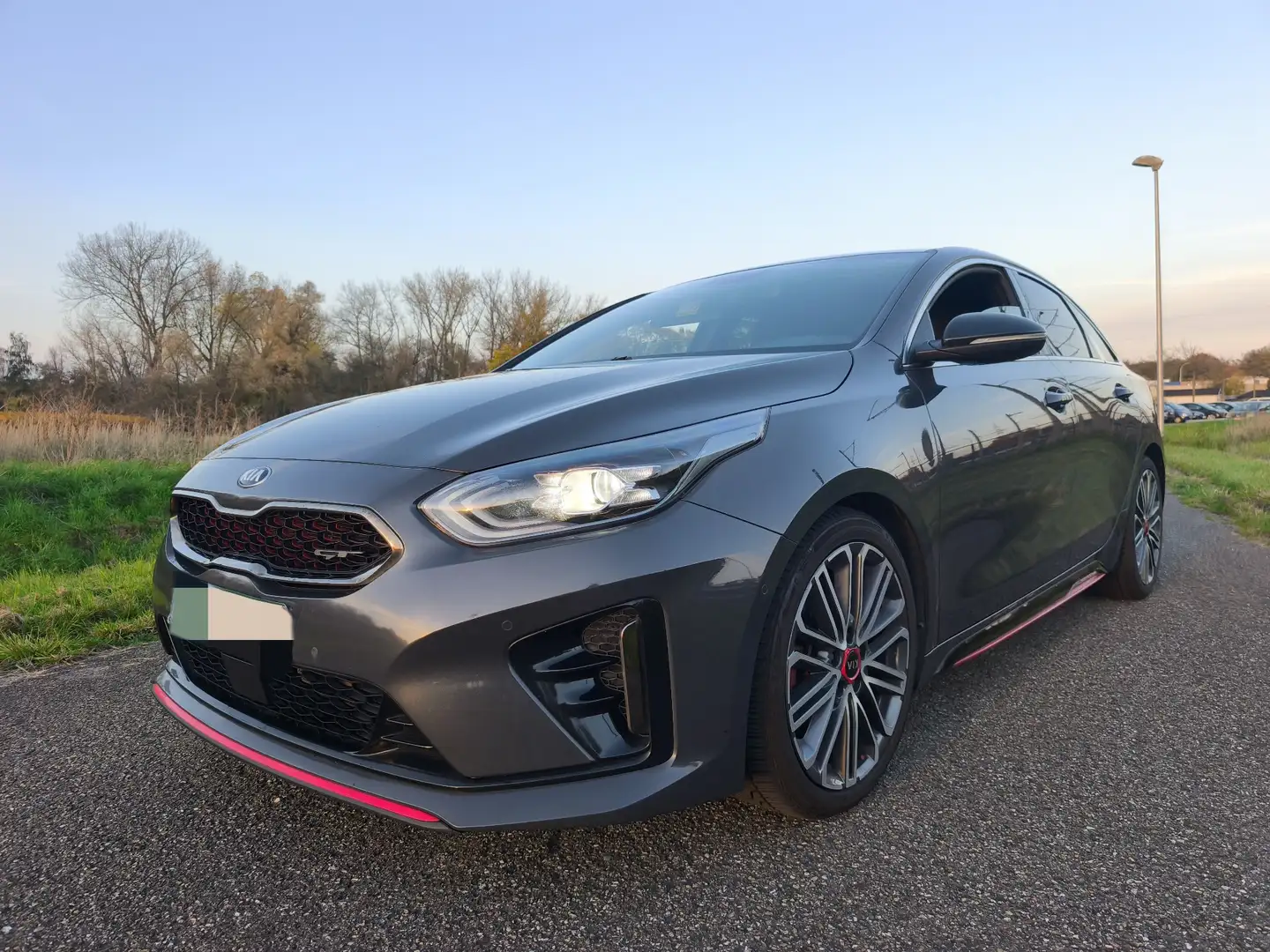 Kia ProCeed / pro_cee'd 1.6 T-GDI DCT7 OPF GT Gris - 2