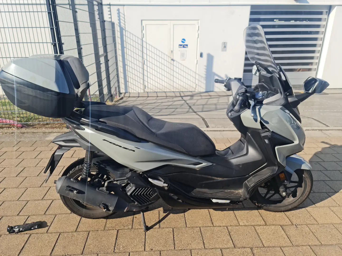 Honda Forza 125 Gris - 1