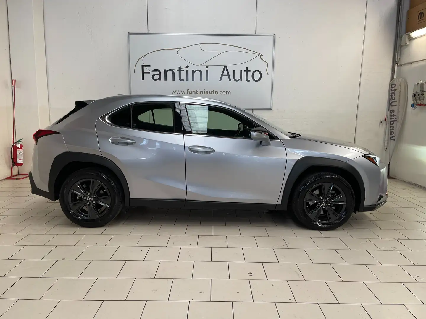 Lexus UX 250h Urban 2.0 2wd cvt-LEGGI SOTTO Zilver - 2