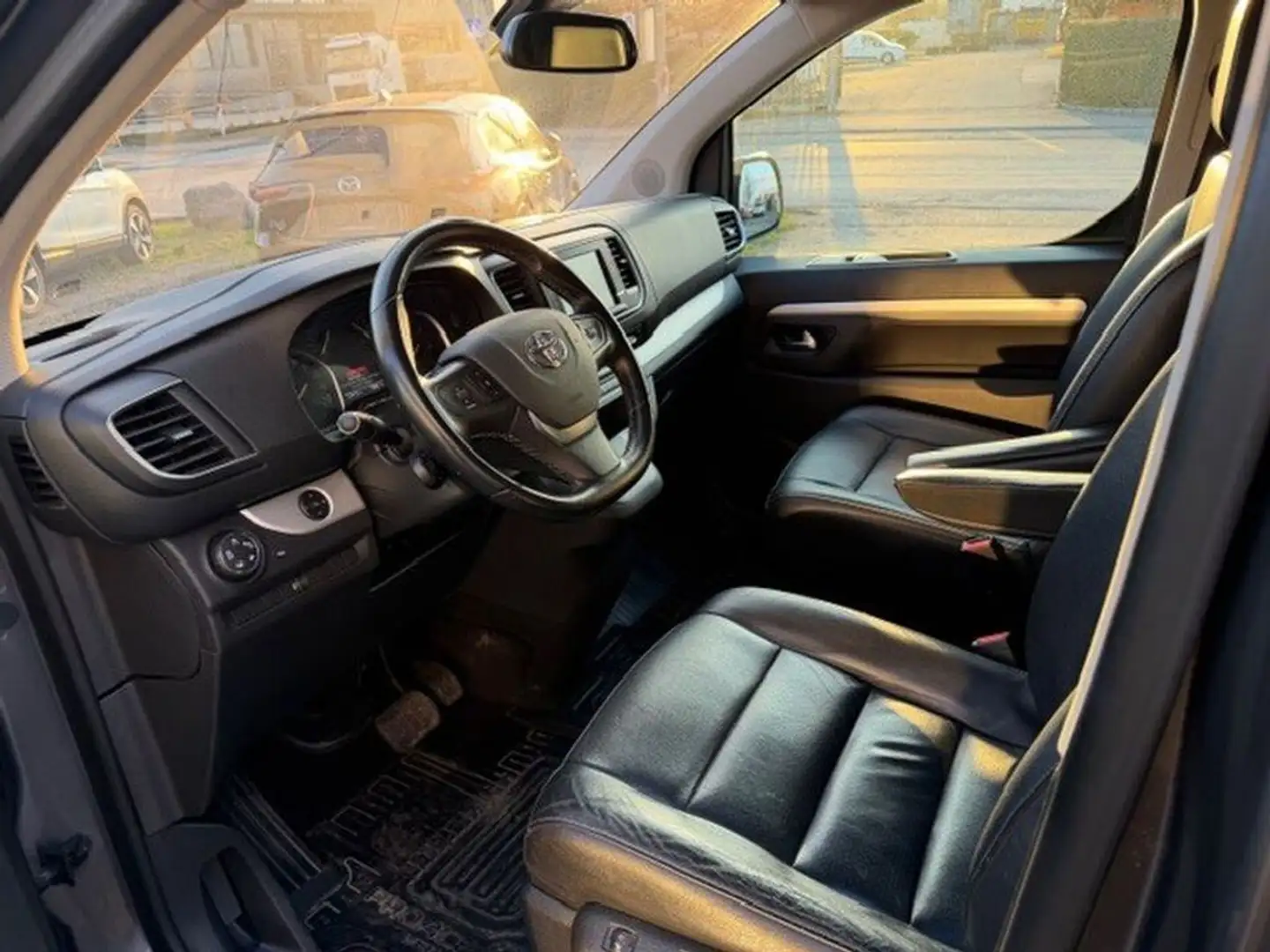 Toyota Proace Compact Shuttle Grau - 2