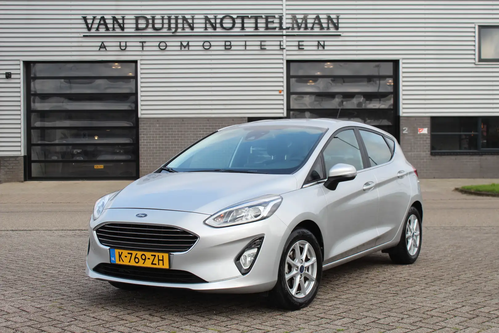 Ford Fiesta 1.0 EcoBoost Titanium / Carplay / Camera / N.A.P. Grijs - 1