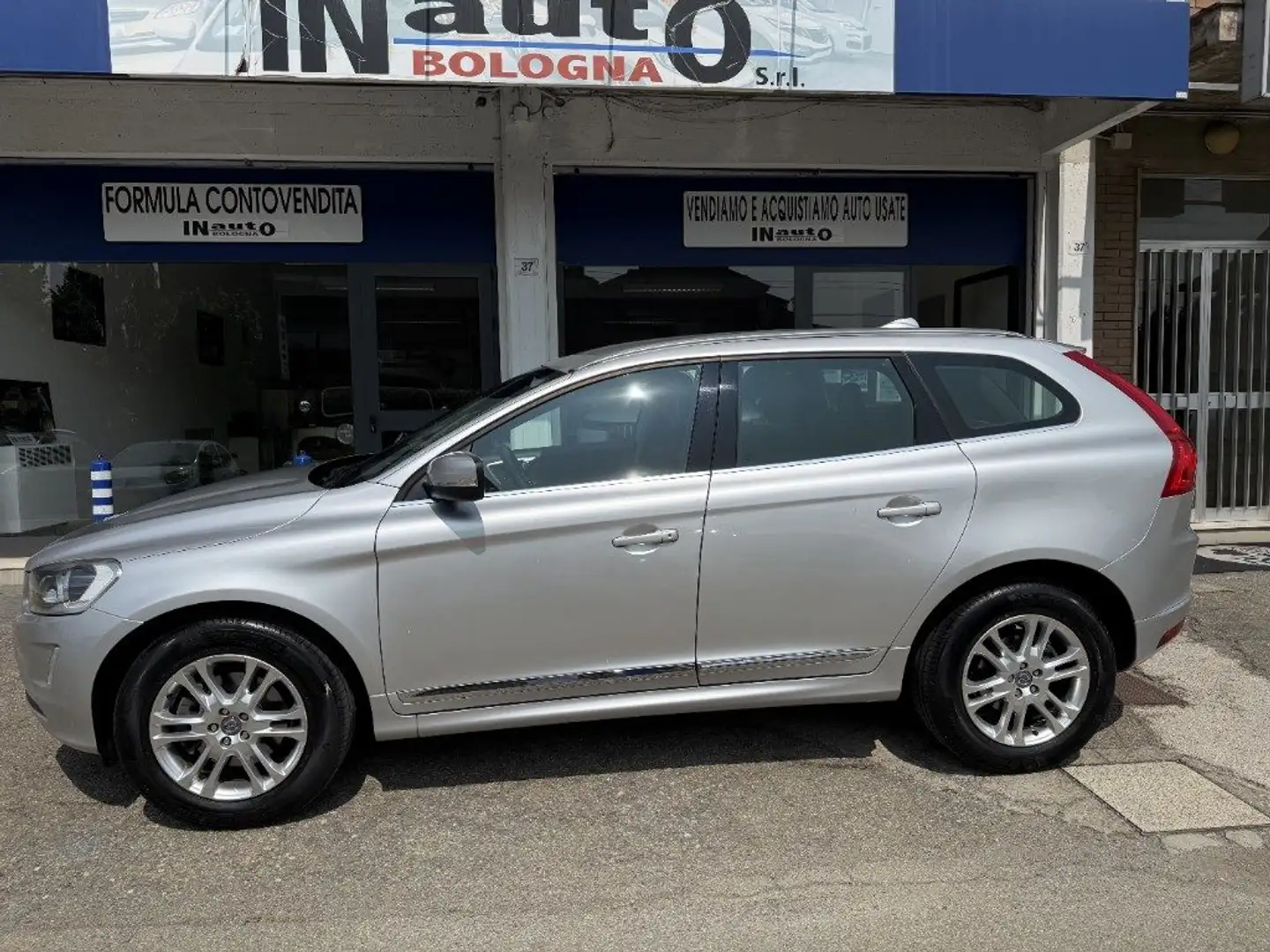 Volvo XC60 D4 Summum COME NUOVA UNIPRO POCHI KM MANUALE Zilver - 2