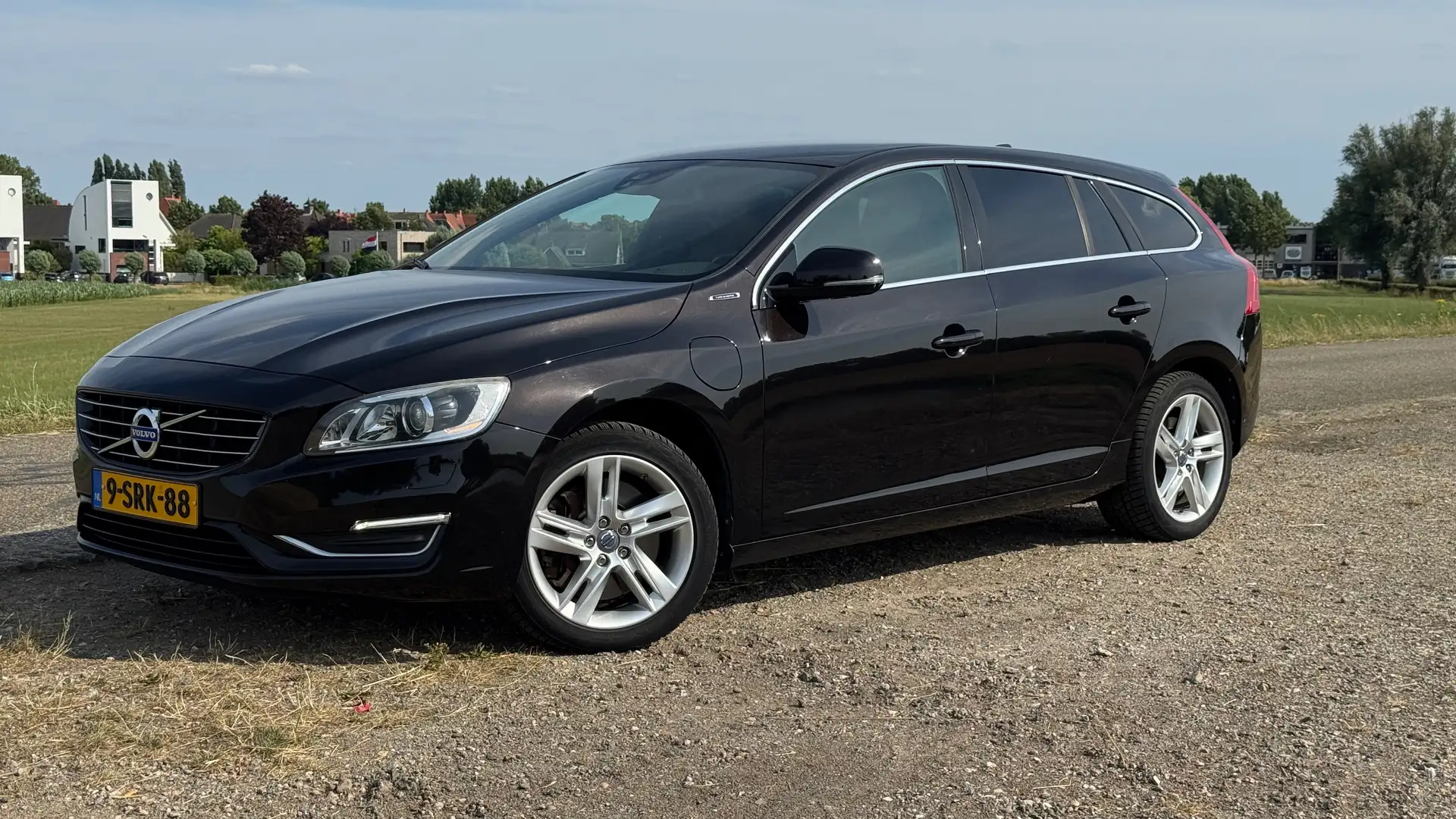 Volvo V60 V60 2.4 D6 AWD Hybrid Zwart - 2