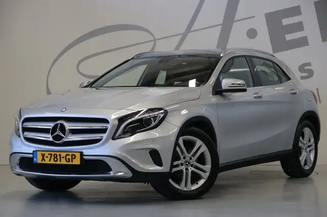 Mercedes-Benz GLA 200 Panoramadak/ Stoelverwarming