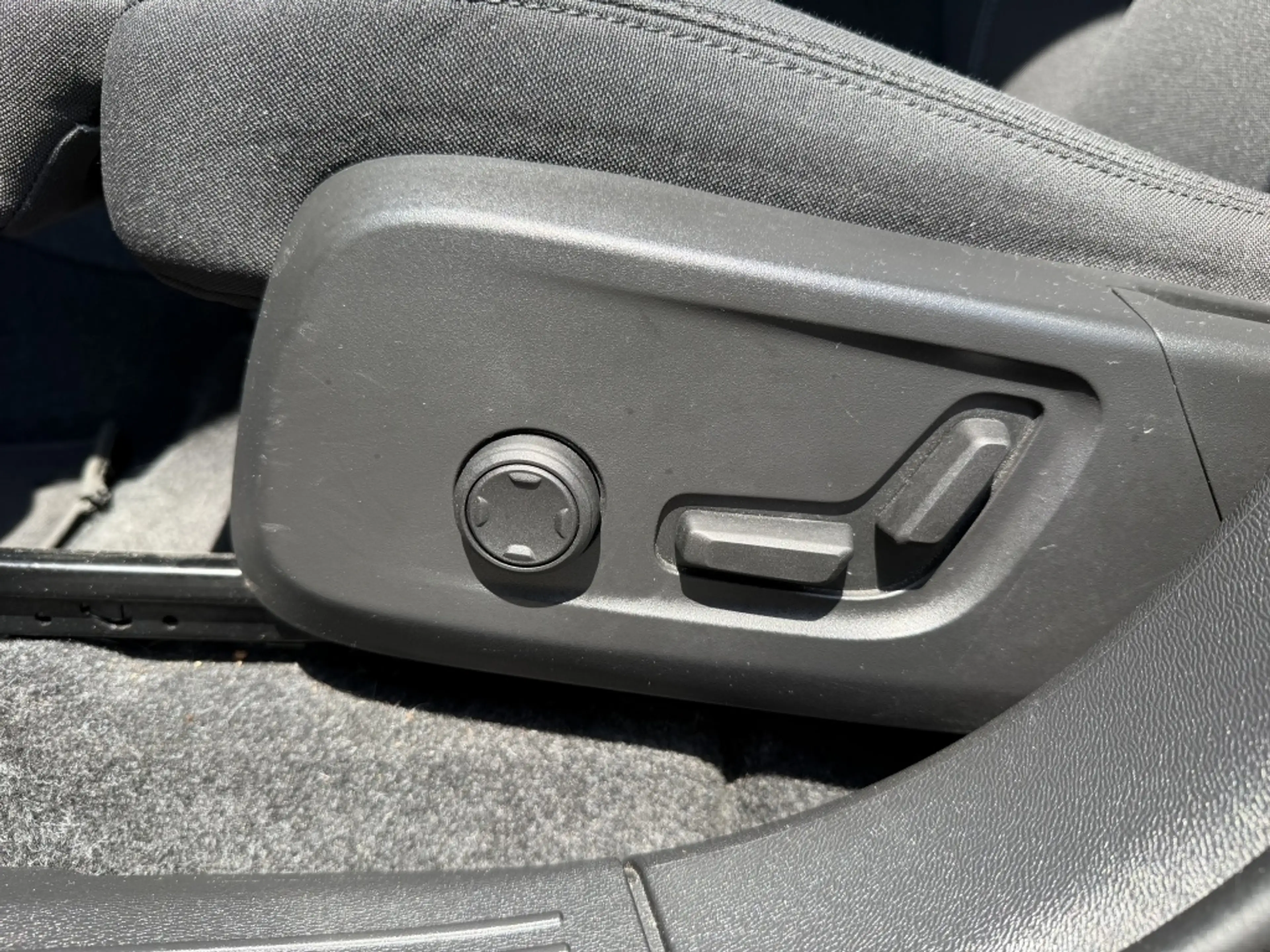Volvo C40 Ultimate 69 kWh | 360° Camera | Harman Kardon | — photo 14