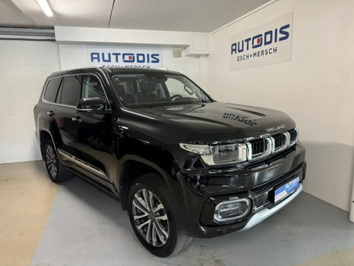BAIC BJ60 2.0 T-GDI TURBO 48V HYBRIDE 4WD AT8 7 PLACES Schwarz - 1