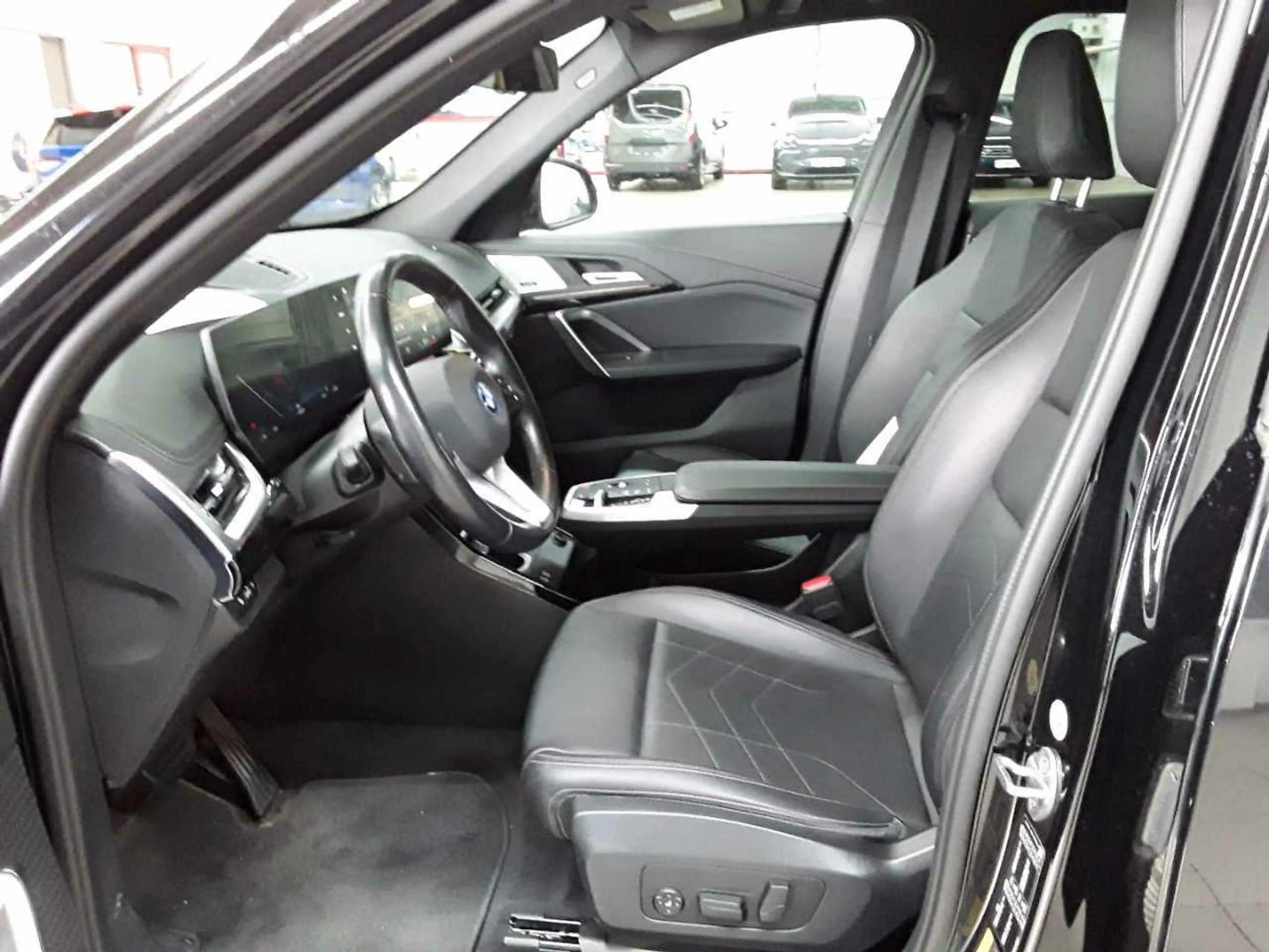 BMW iX1 iX1 xDrive30 xLine Pano H&K Leder Navi — photo 7