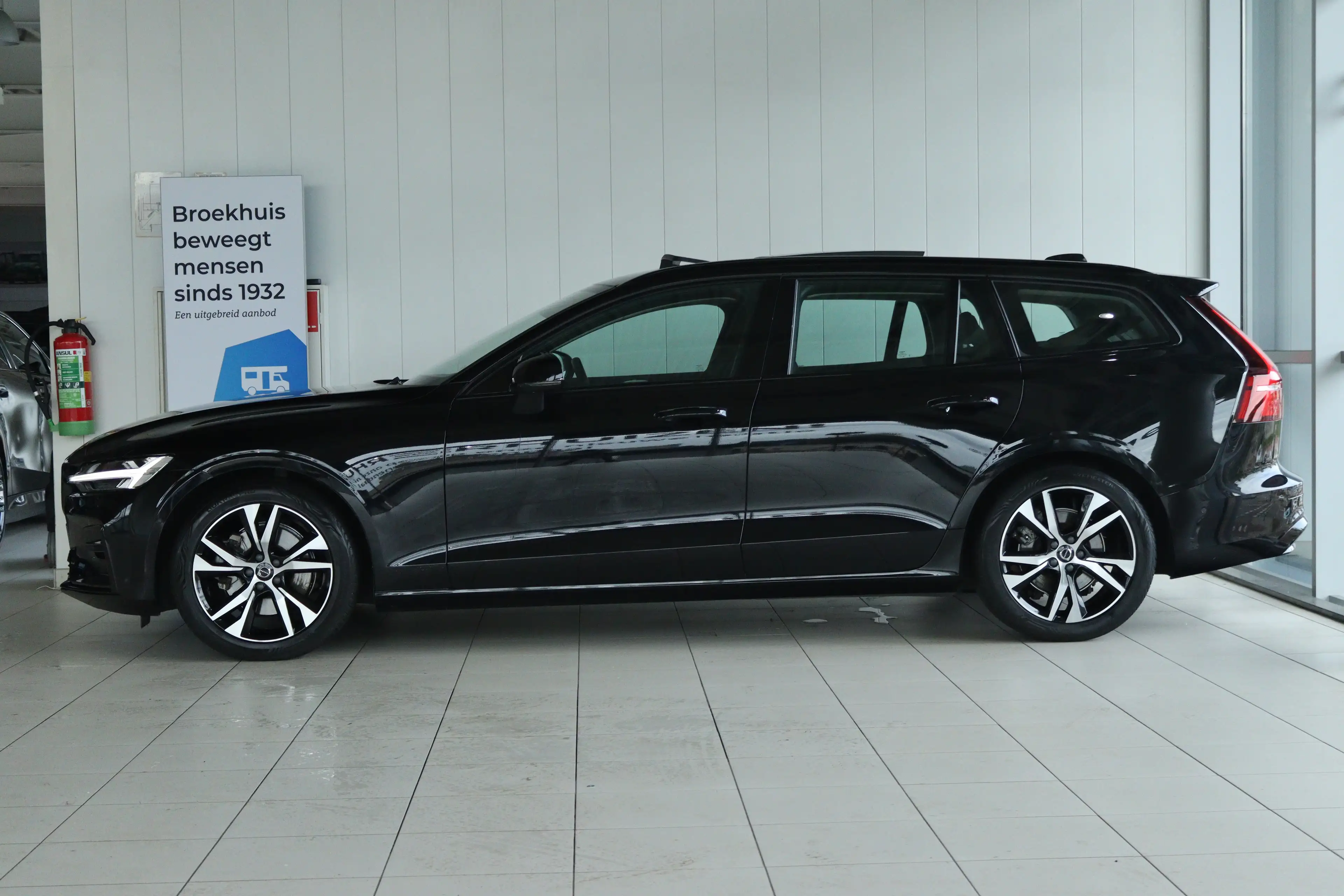 Volvo V60 2.0 B3 Plus Dark | Adapt. Cruise | Trekhaak | Schu — photo 11