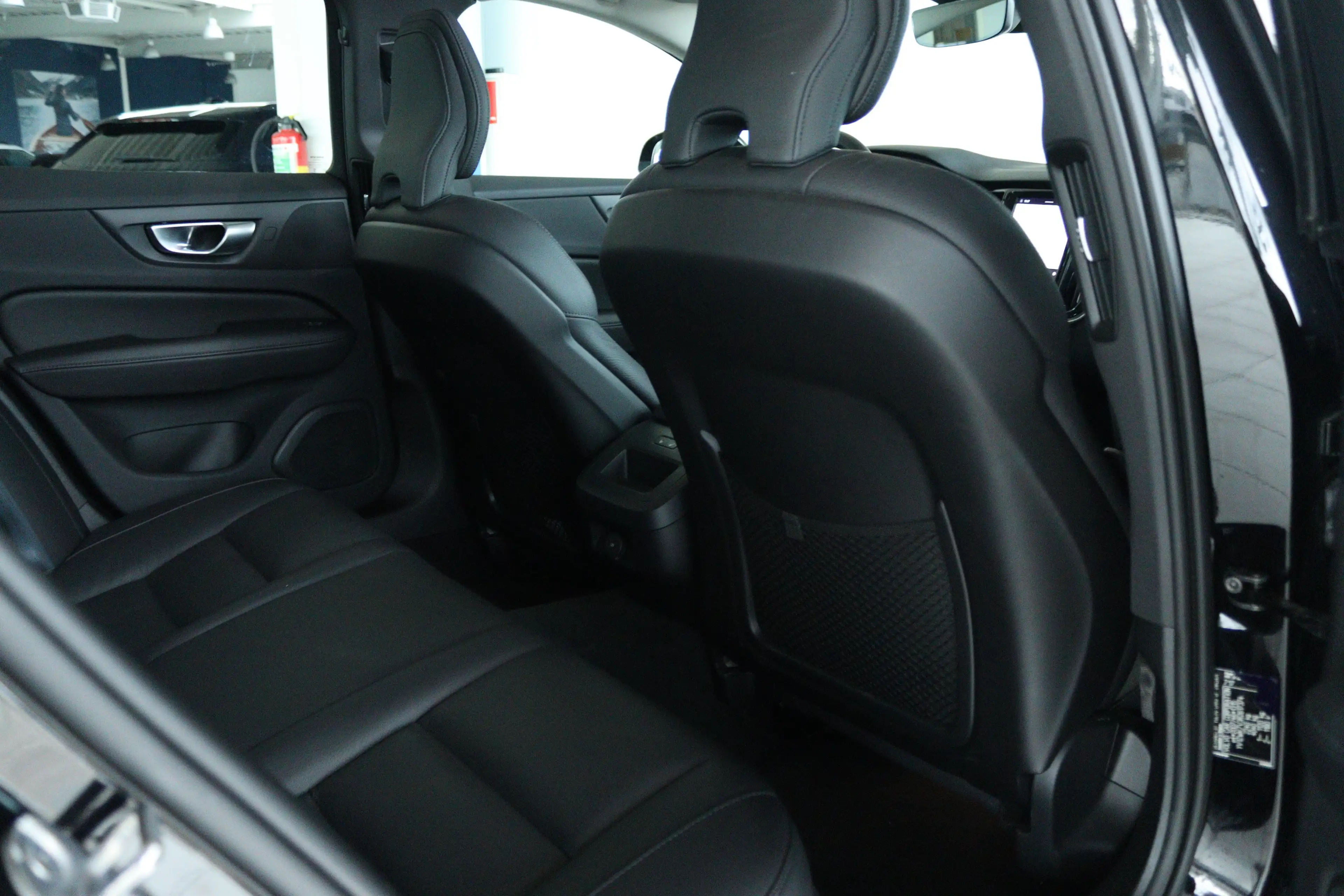 Volvo V60 2.0 B3 Plus Dark | Adapt. Cruise | Trekhaak | Schu — photo 22