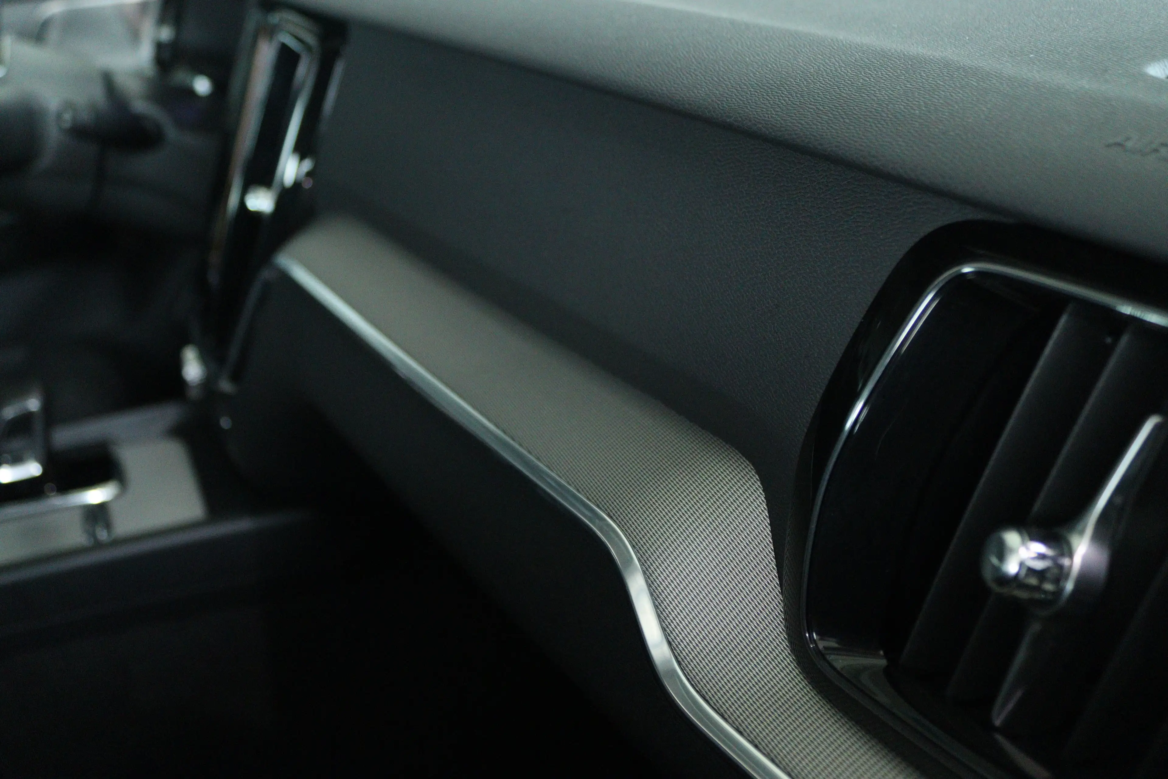 Volvo V60 2.0 B3 Plus Dark | Adapt. Cruise | Trekhaak | Schu — photo 28