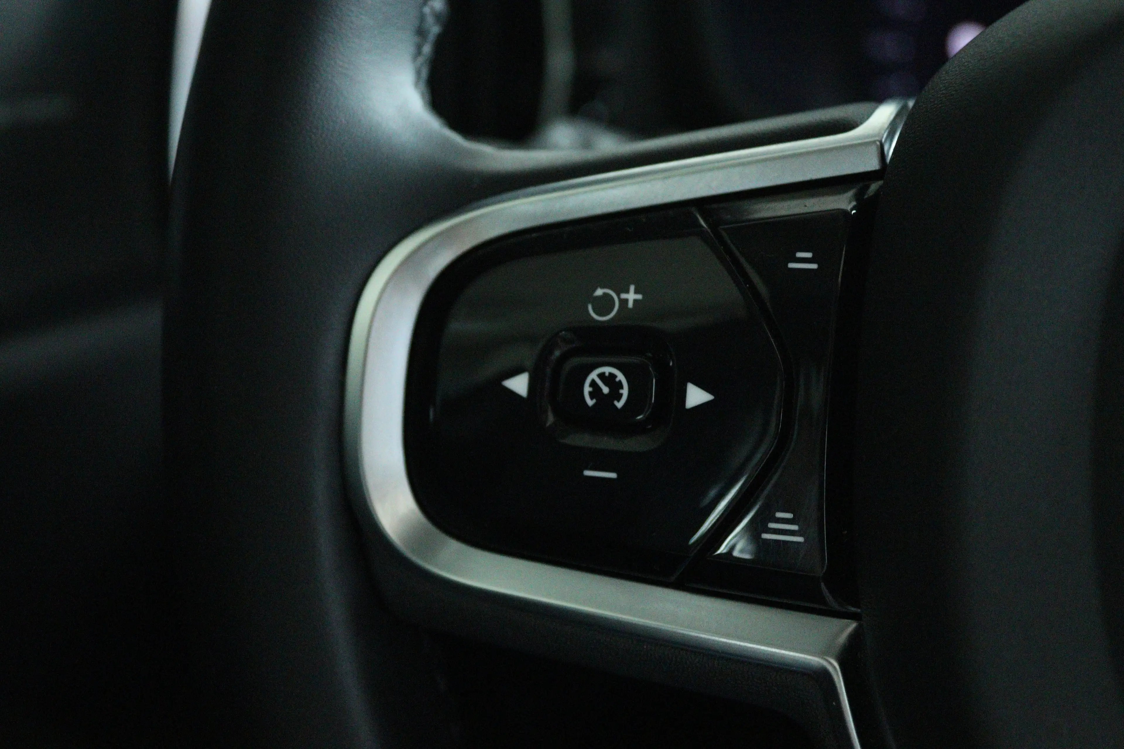 Volvo V60 2.0 B3 Plus Dark | Adapt. Cruise | Trekhaak | Schu — photo 47