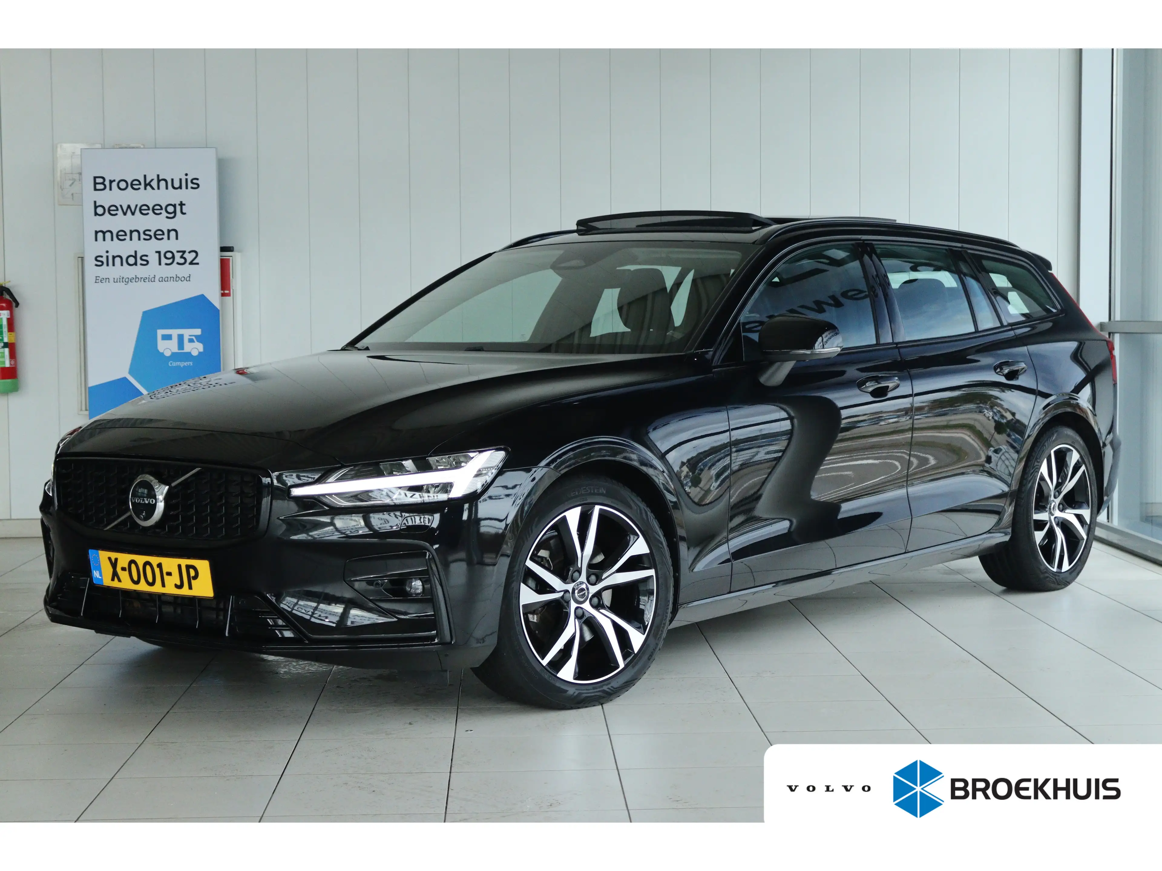 Volvo V60 2.0 B3 Plus Dark | Adapt. Cruise | Trekhaak | Schu