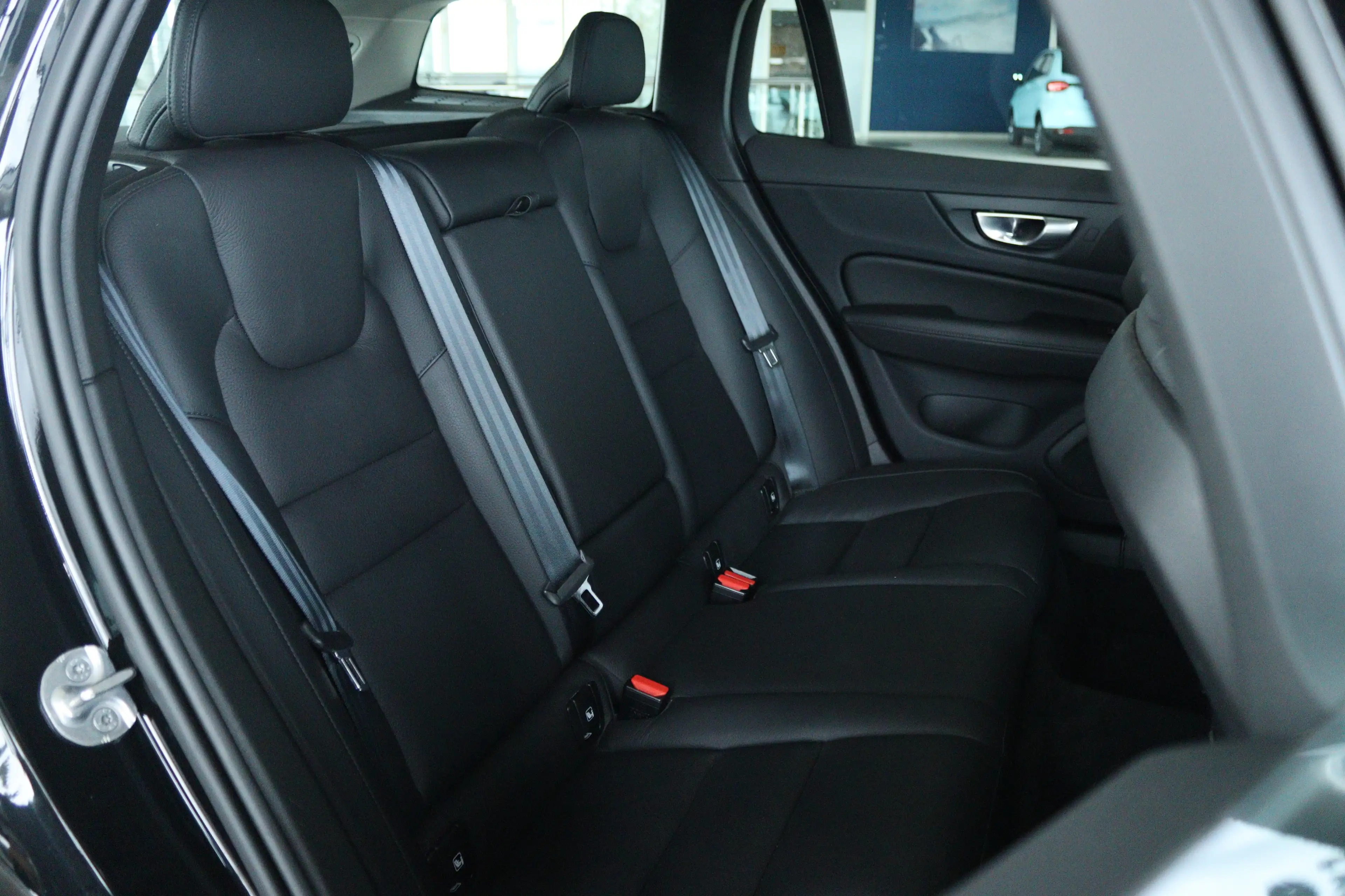 Volvo V60 2.0 B3 Plus Dark | Adapt. Cruise | Trekhaak | Schu — photo 23