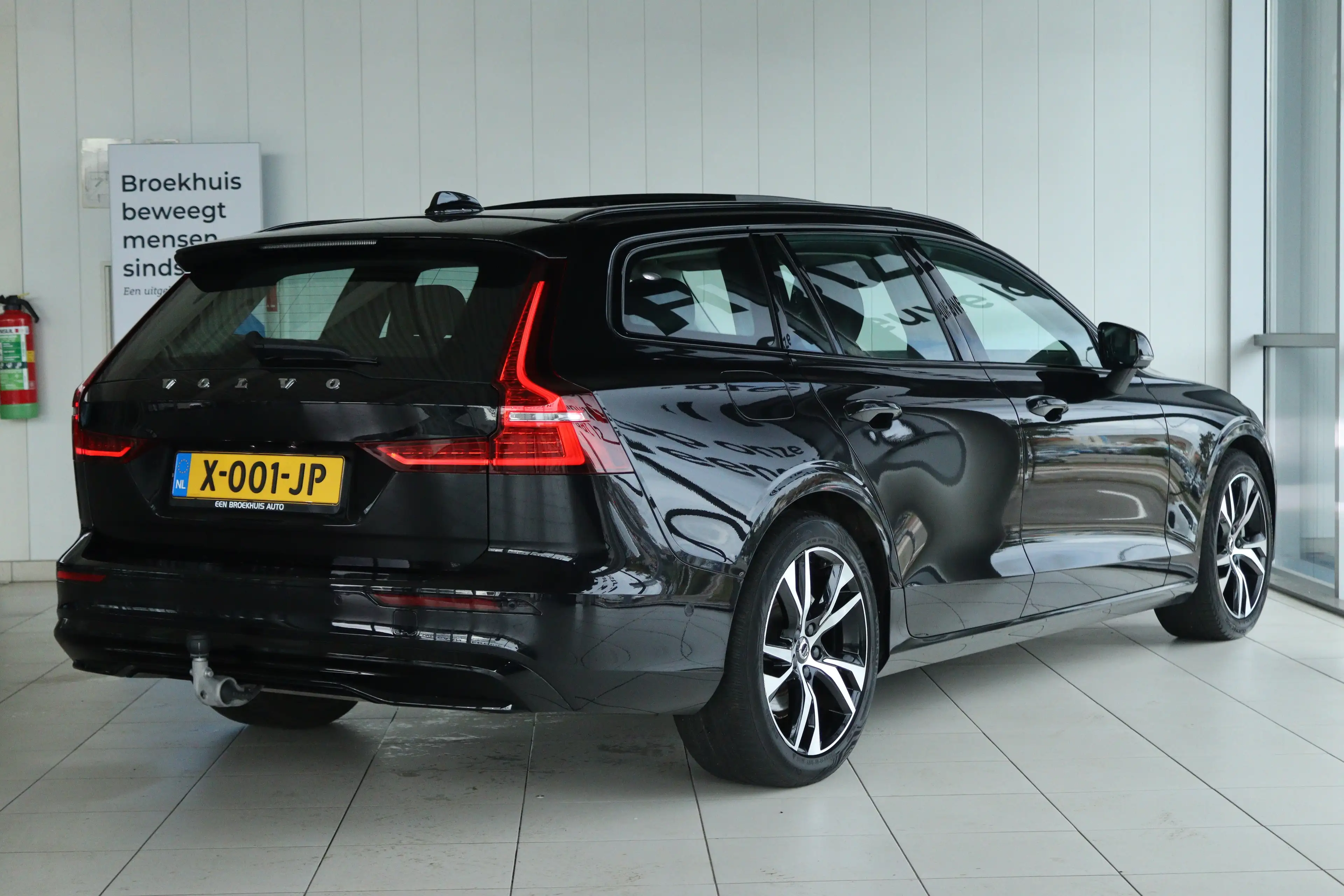 Volvo V60 2.0 B3 Plus Dark | Adapt. Cruise | Trekhaak | Schu — photo 2