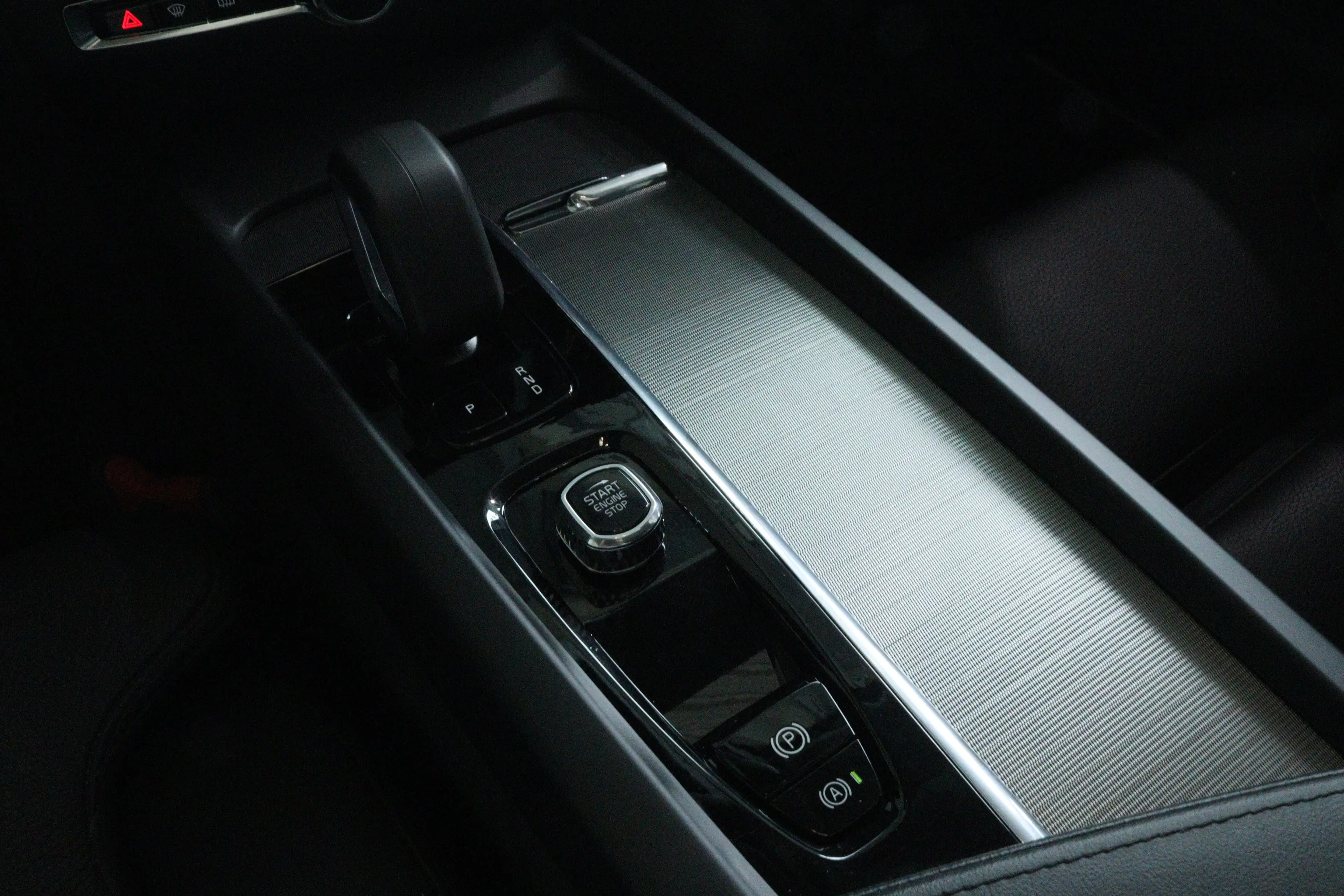 Volvo V60 2.0 B3 Plus Dark | Adapt. Cruise | Trekhaak | Schu — photo 30