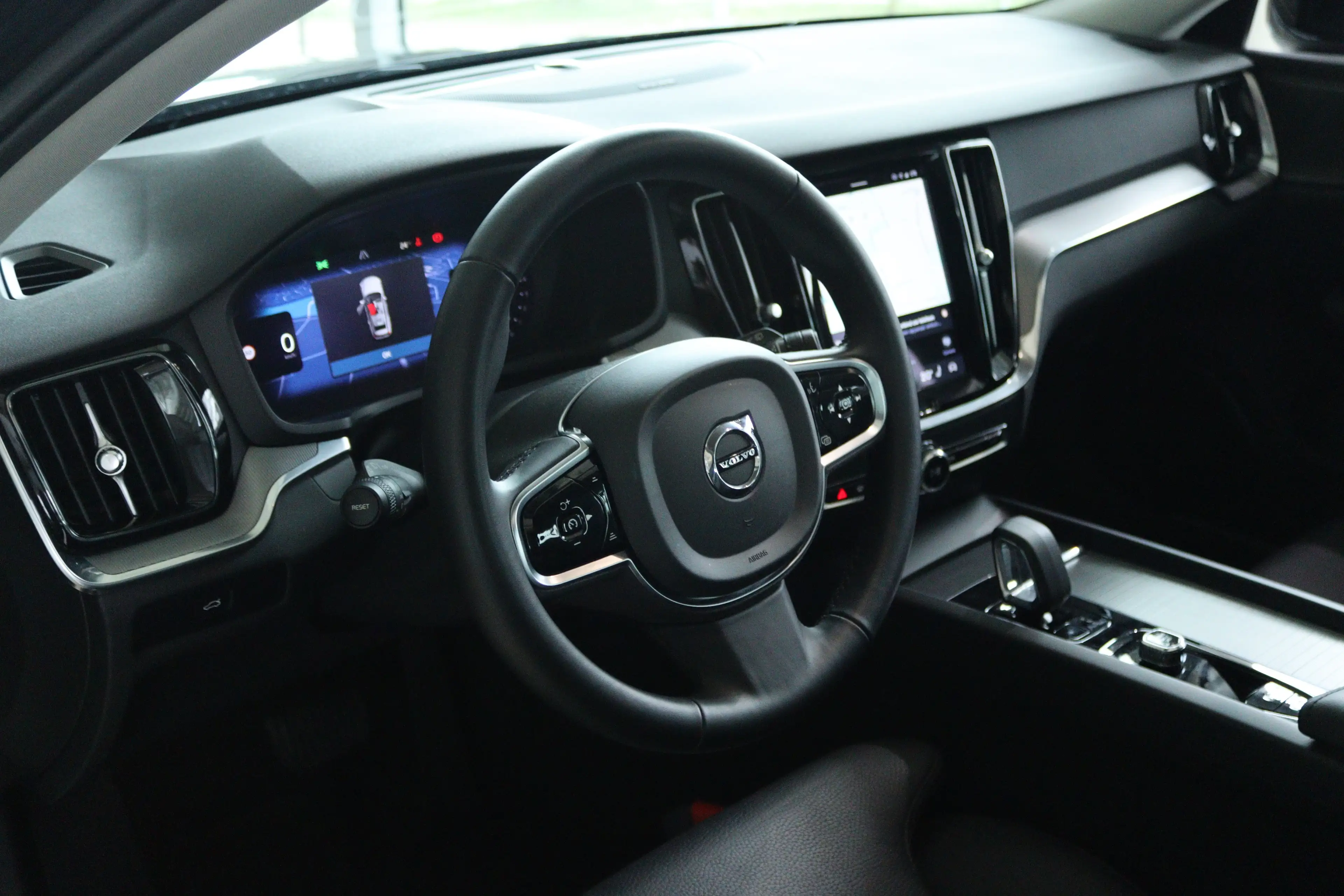 Volvo V60 2.0 B3 Plus Dark | Adapt. Cruise | Trekhaak | Schu — photo 29