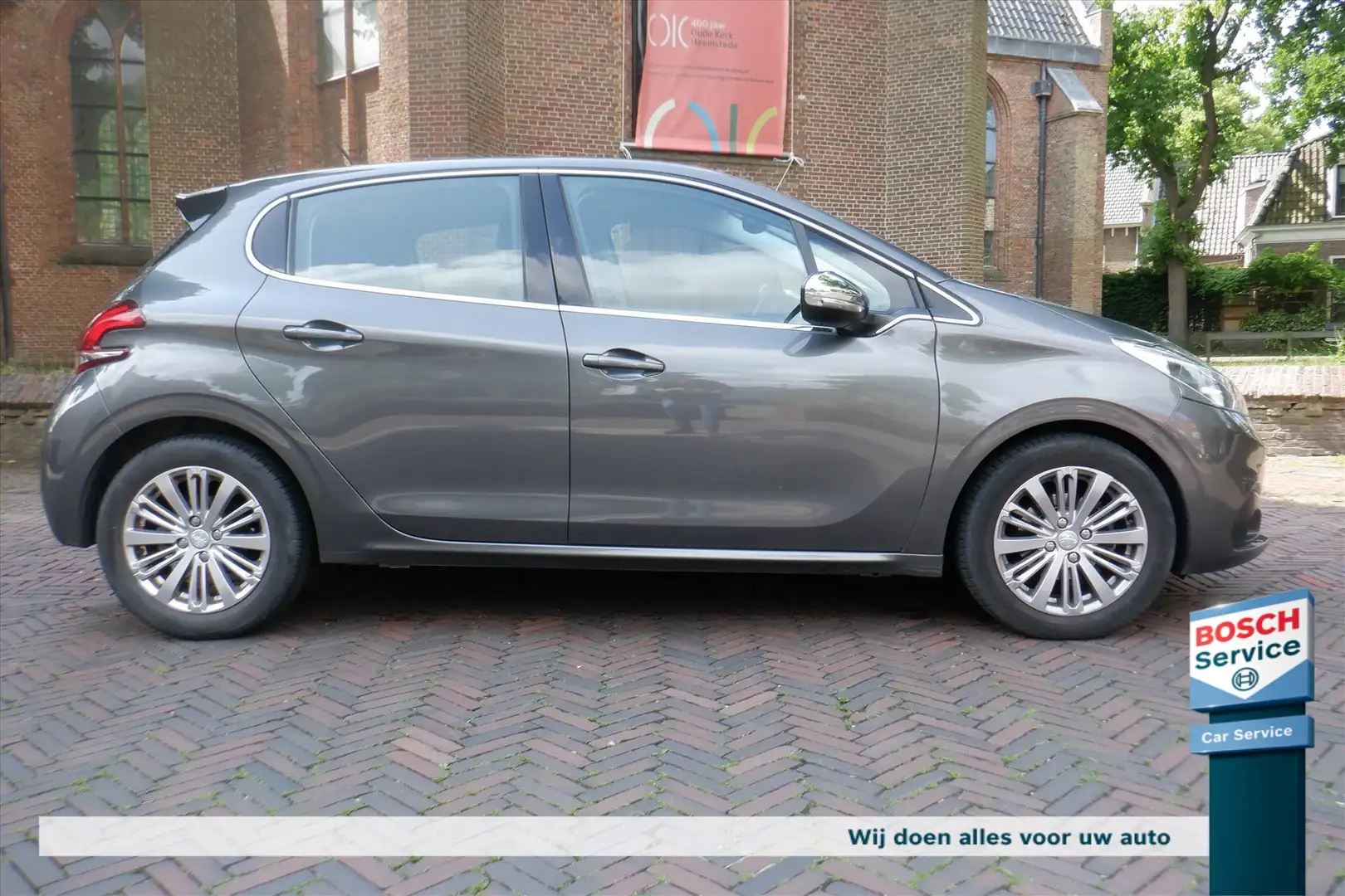 Peugeot 208 1.2 Puretech 110pk 5D EAT6 Allure Grijs - 1