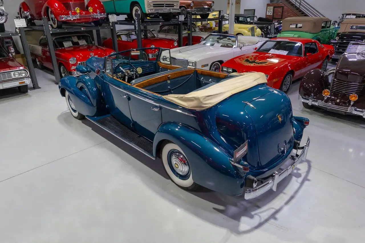 Cadillac Convertible Sedan with Imperial Division, foto 12