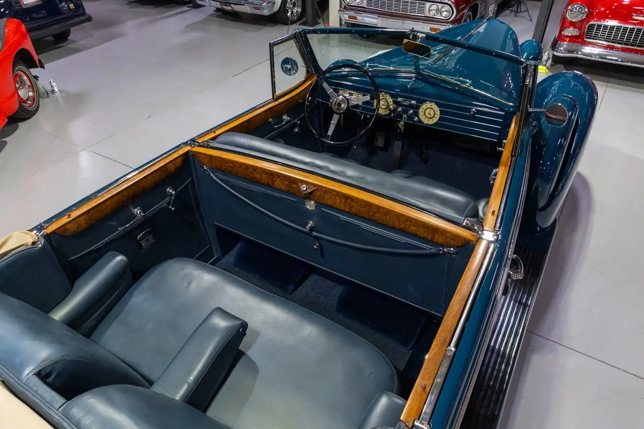 Cadillac Convertible Sedan with Imperial Division, foto 2