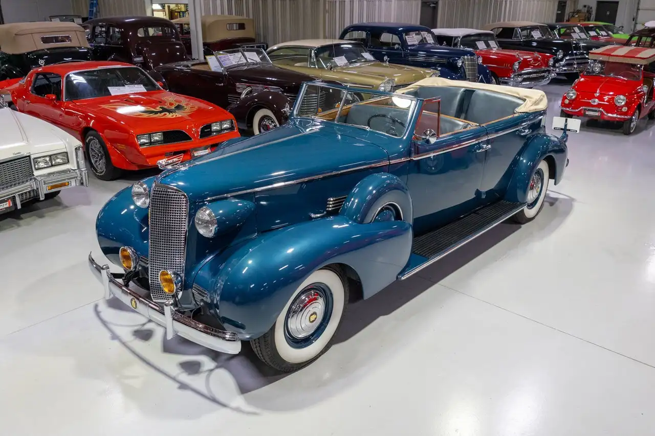 Cadillac Convertible Sedan with Imperial Division, foto 1