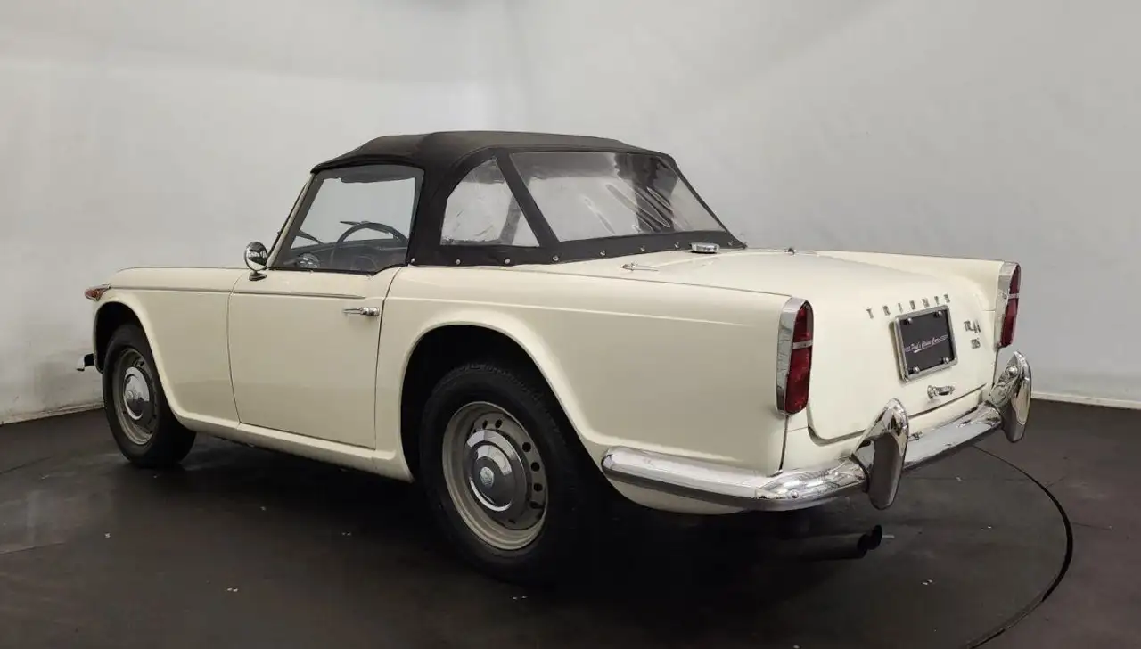 Triumph TR4 A IRS, foto 3