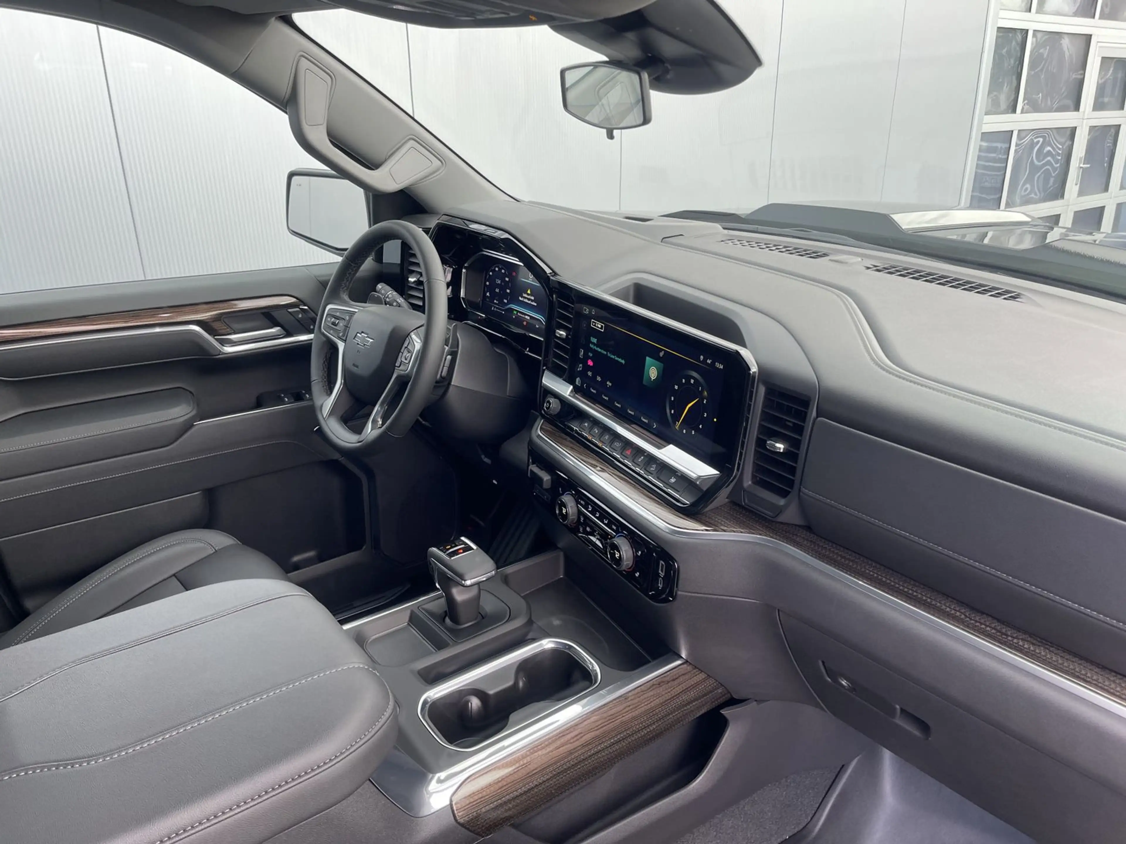 Chevrolet Silverado 1500 LT Trail Boss 6.2 V8 — photo 9
