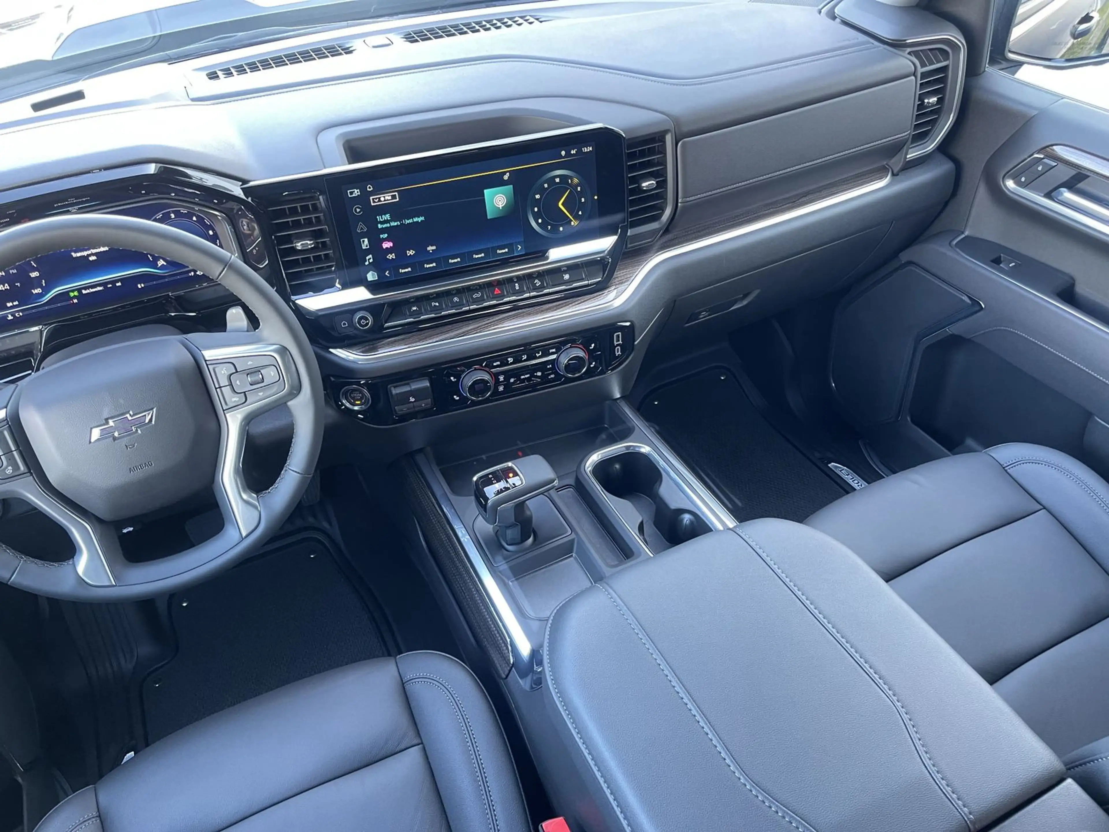 Chevrolet Silverado 1500 LT Trail Boss 6.2 V8 — photo 8
