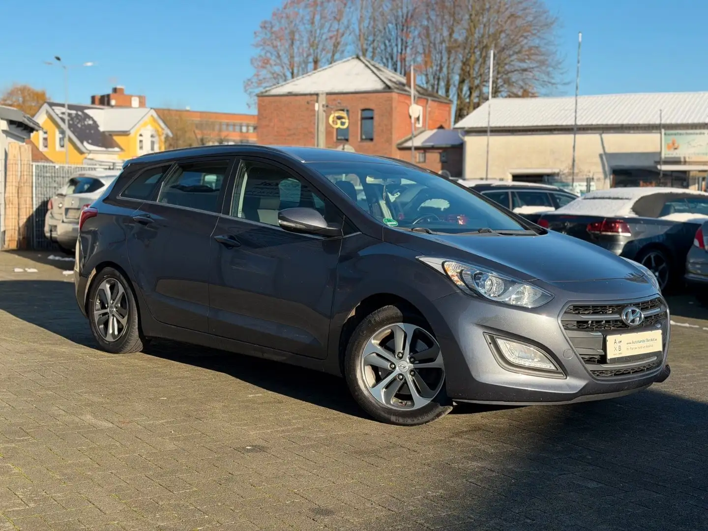 Hyundai i30 cw blue 1.6 CRDI KAMERA NAVI 8xALU LenkradHz Gris - 1