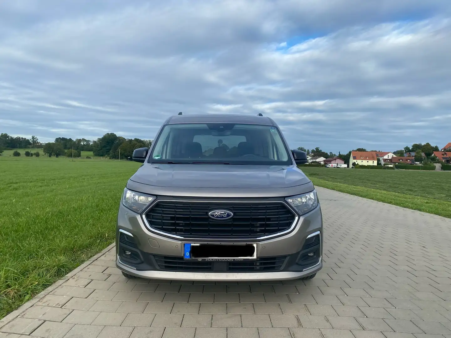 Ford Tourneo Connect Titanium Grau - 2